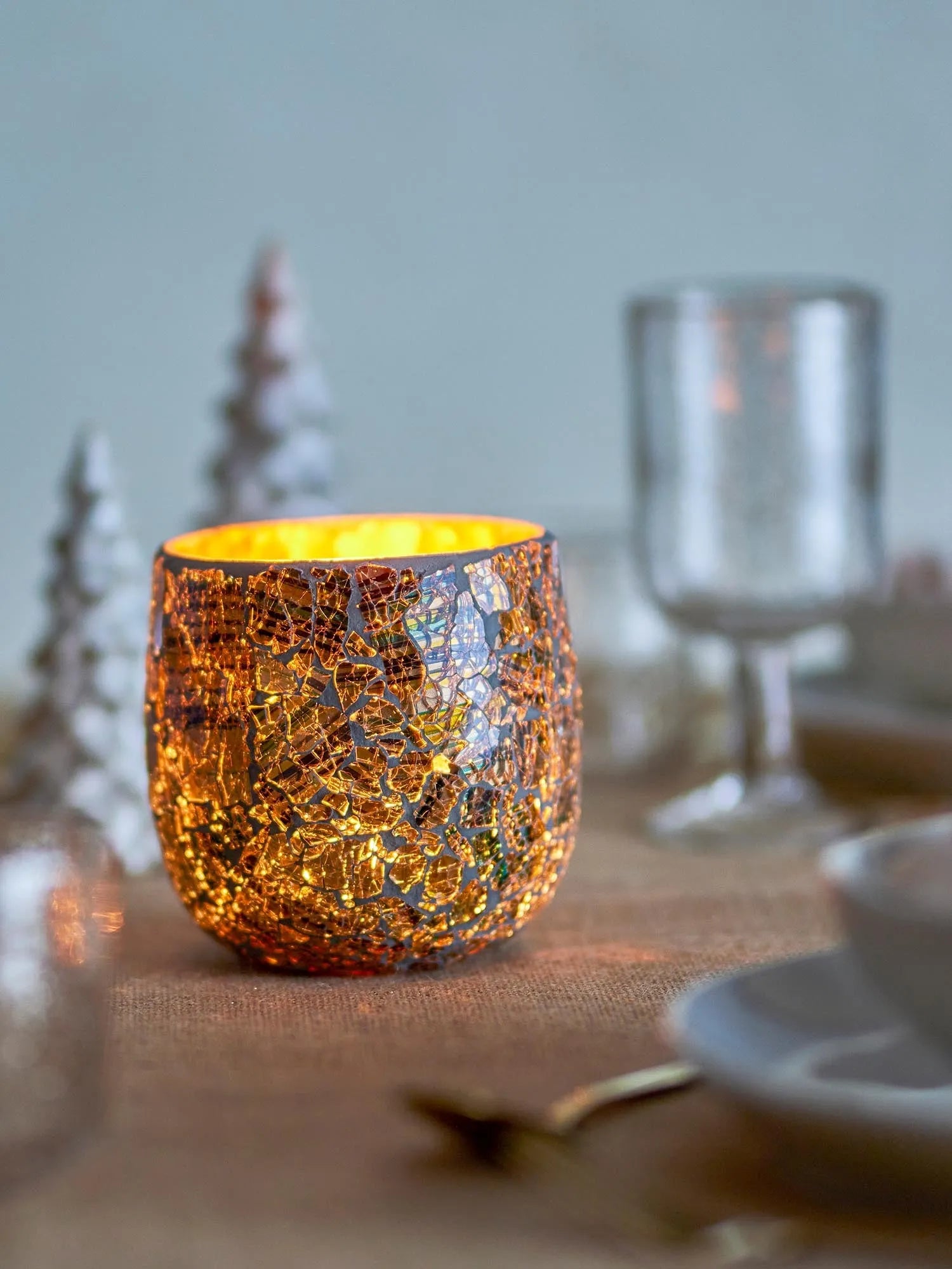 Fikayo Teelichthalter, Gold, Recyceltes Glas in Gold präsentiert im Onlineshop von KAQTU Design AG. Kerzenständer ist von Bloomingville