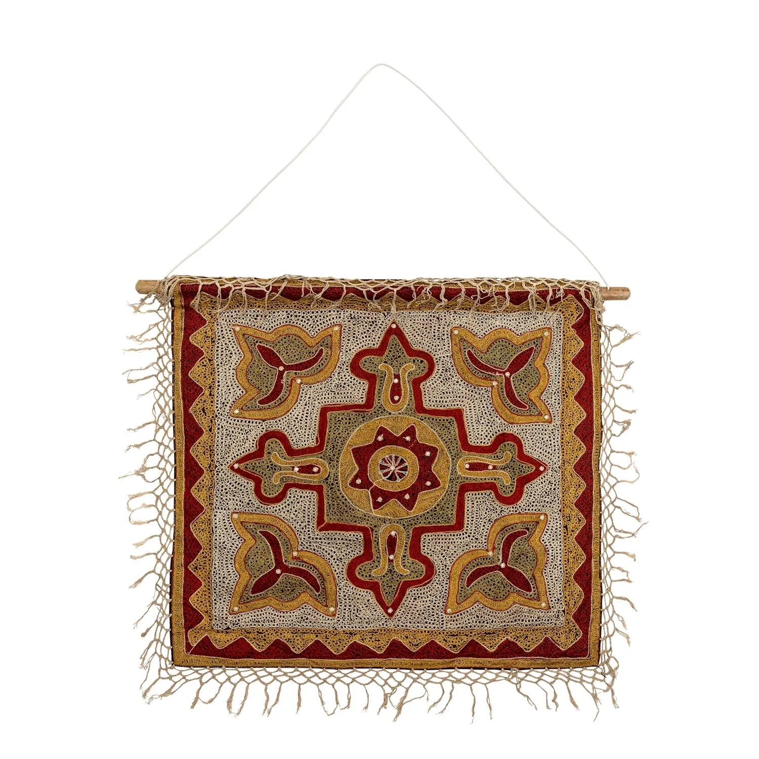 Mughal Wanddekoration, Rot, Baumwolle in Rot präsentiert im Onlineshop von KAQTU Design AG. Kunstgegenstände ist von Creative Collection