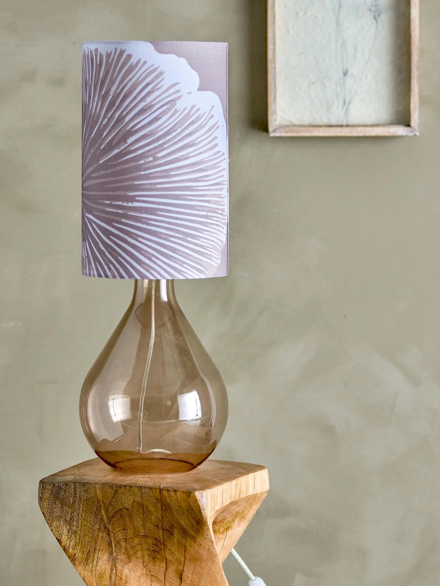 Leni Tischlampe, Braun, Glas in Braun präsentiert im Onlineshop von KAQTU Design AG. Tischleuchte ist von Creative Collection