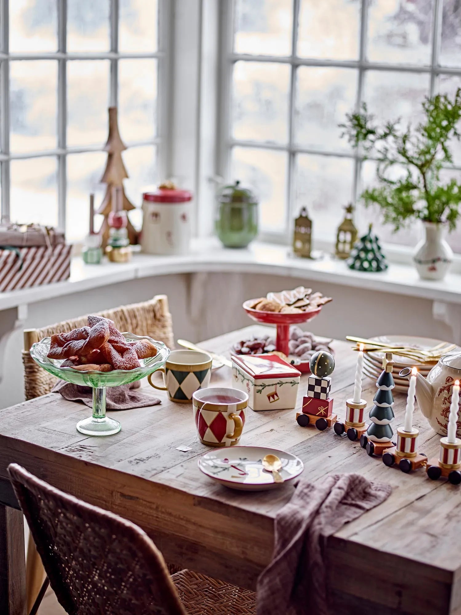 Elegante grüne Schale aus recyceltem Glas, ideal für Obst oder als stilvolles Dekorationsstück. Nachhaltig und vielseitig einsetzbar.