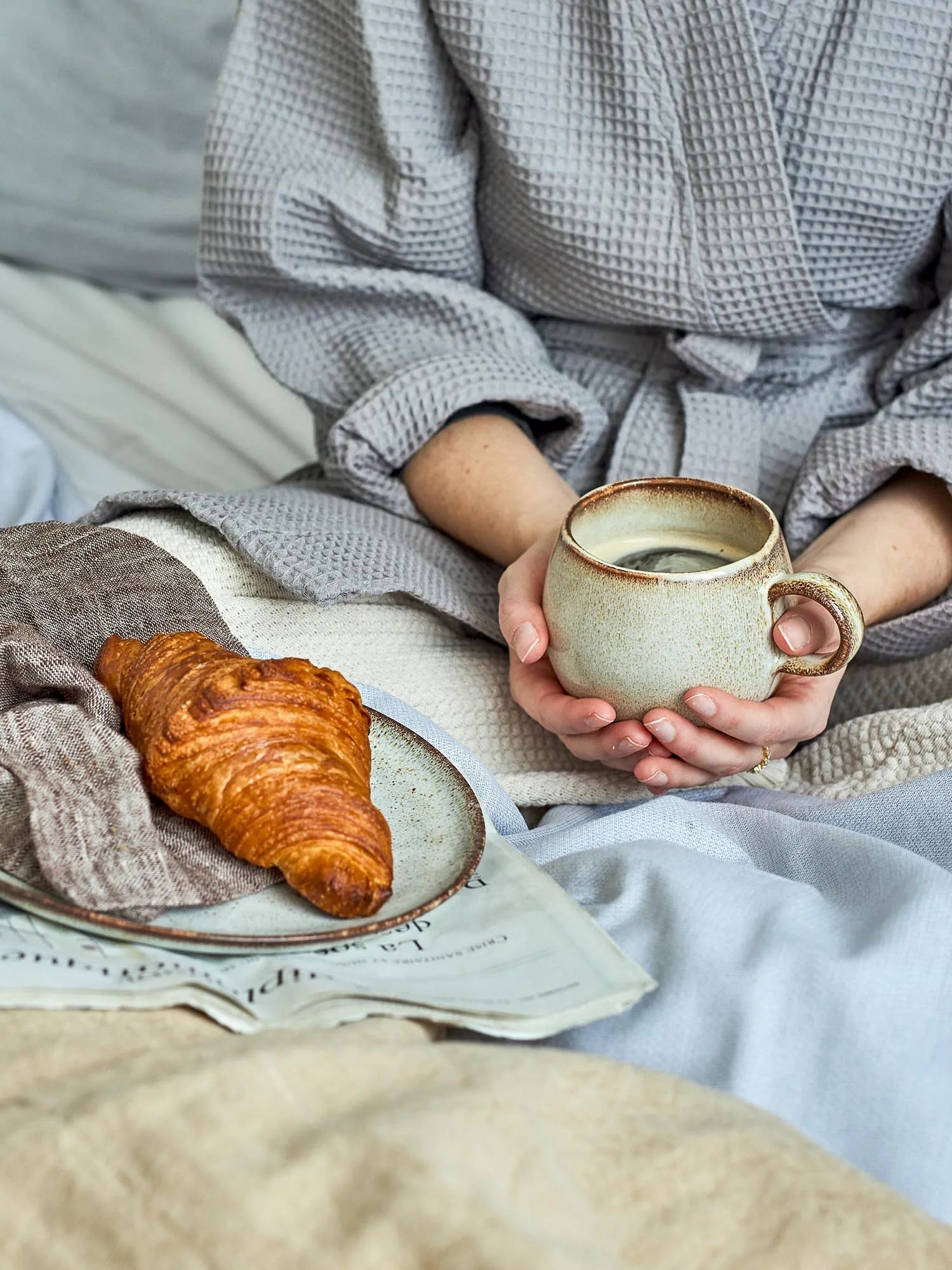 Sandrine Geschirrset, Natur, Steingut in Natur präsentiert im Onlineshop von KAQTU Design AG. Geschirr ist von Bloomingville