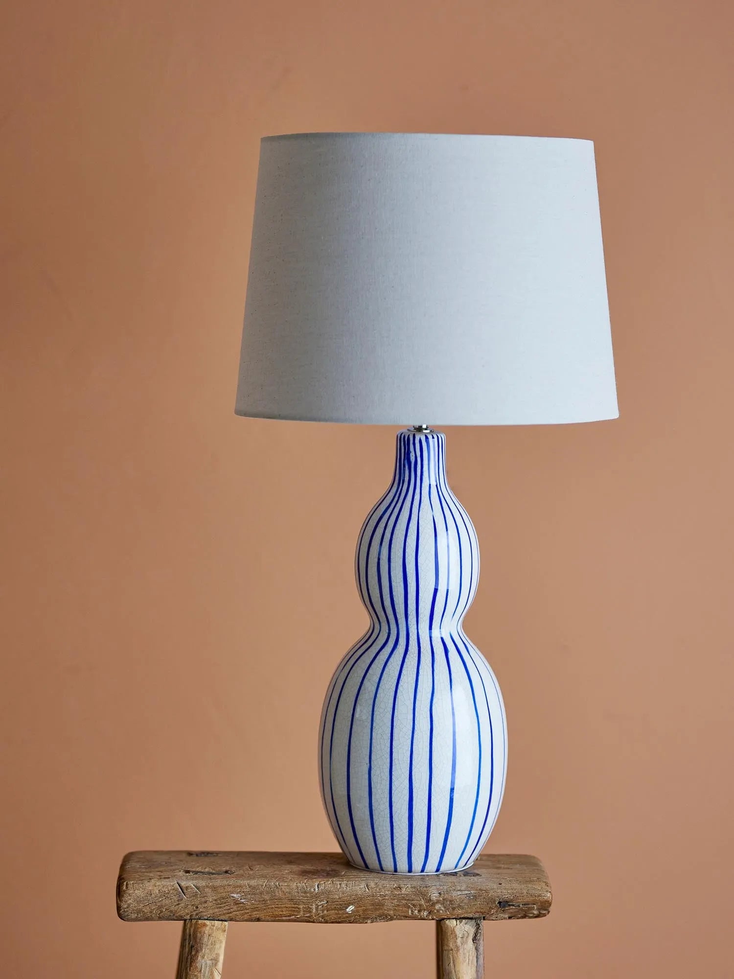 Gavisa Tischlampe, Blau, Steingut in Blau präsentiert im Onlineshop von KAQTU Design AG. Tischleuchte ist von Creative Collection