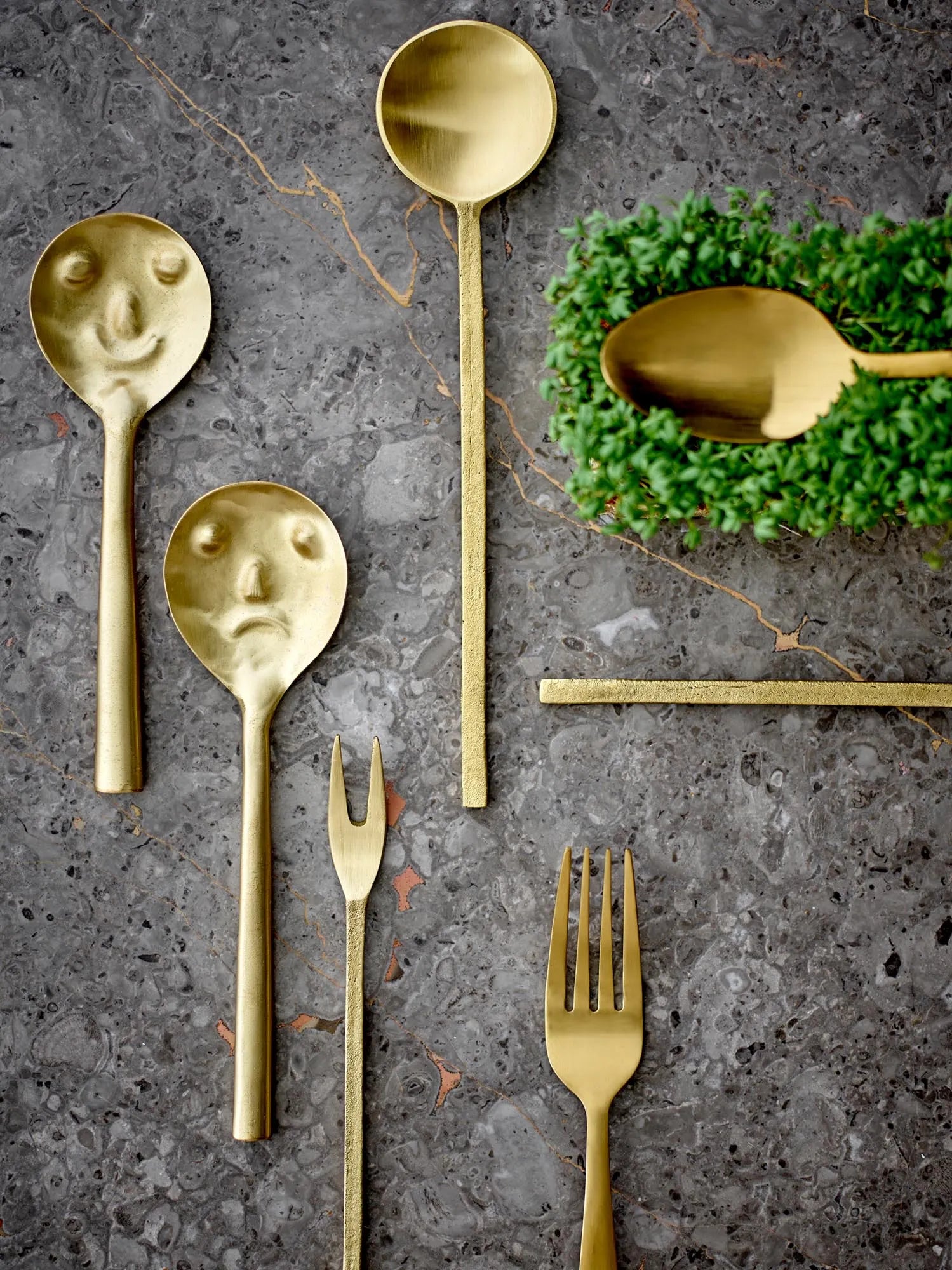 Izna Löffel, Brass, Messing in Messing präsentiert im Onlineshop von KAQTU Design AG. Besteck ist von Bloomingville