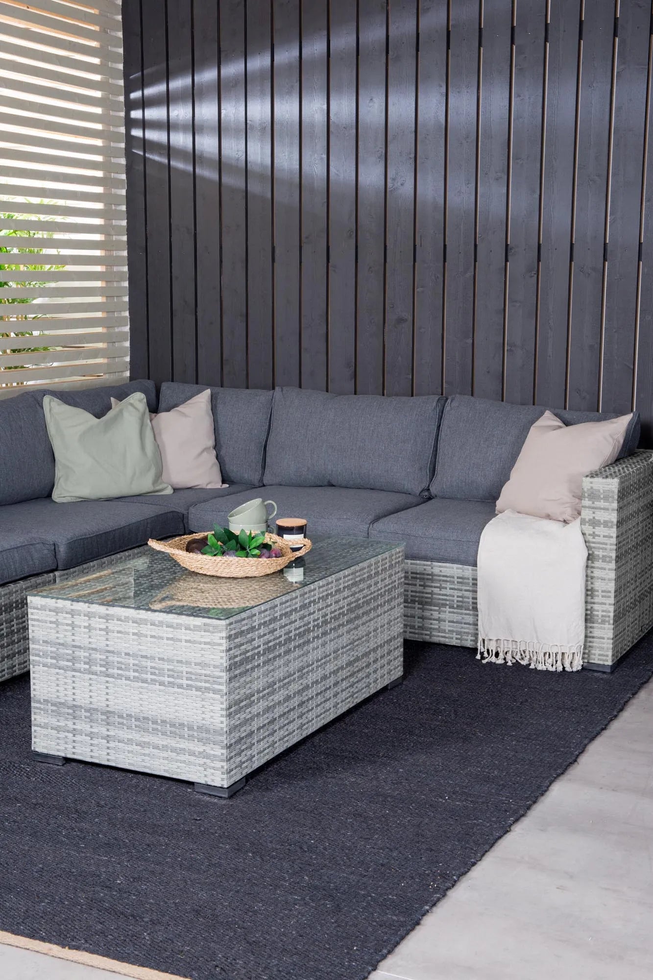 Amazon Ecksofa Outdoorset 110cm in Grau/Grau präsentiert im Onlineshop von KAQTU Design AG. Loungeset ist von Venture Home