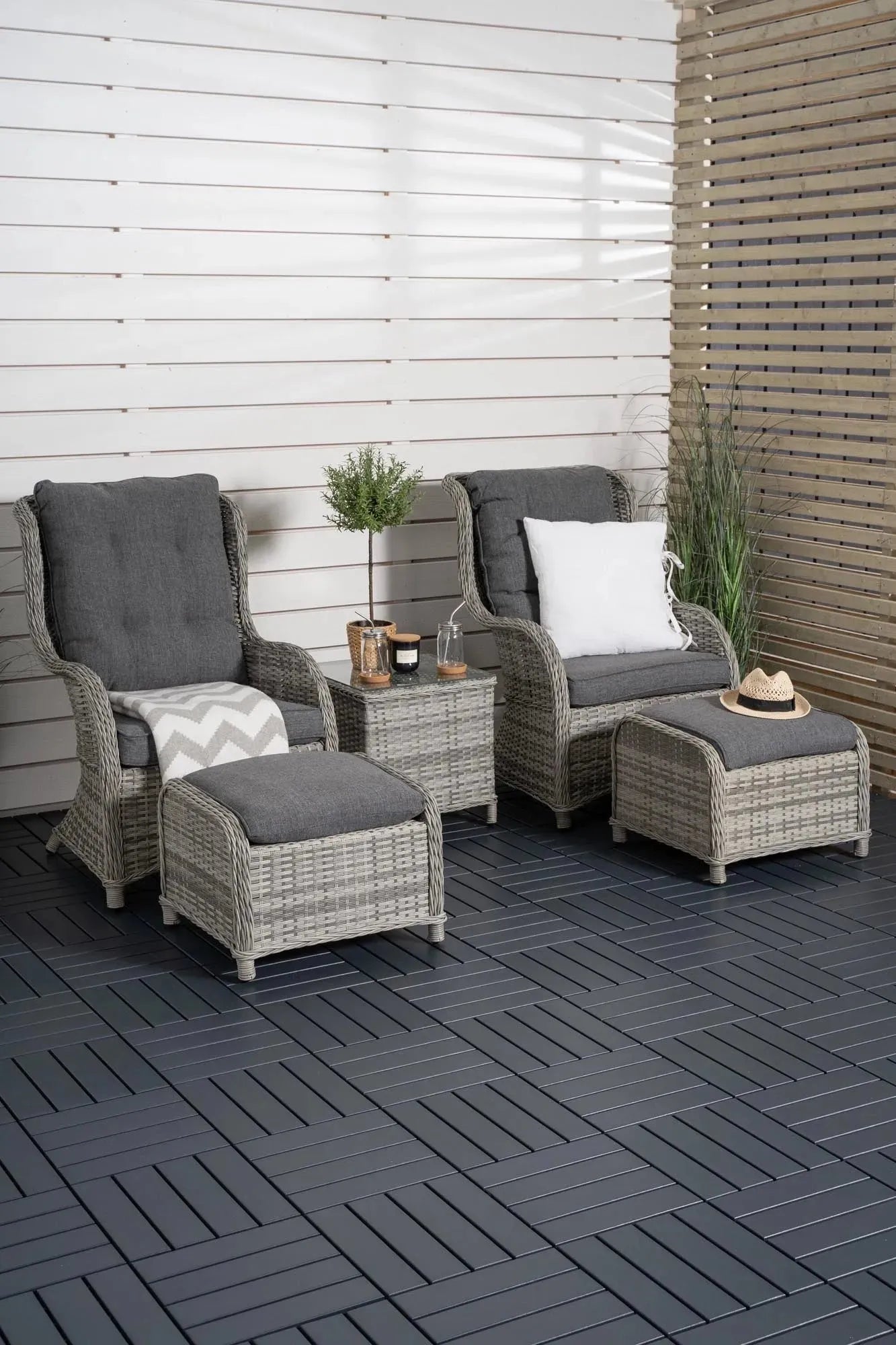 Vikelund Lounge Outdoorset 45cm in Grau präsentiert im Onlineshop von KAQTU Design AG. Loungeset ist von Venture Home