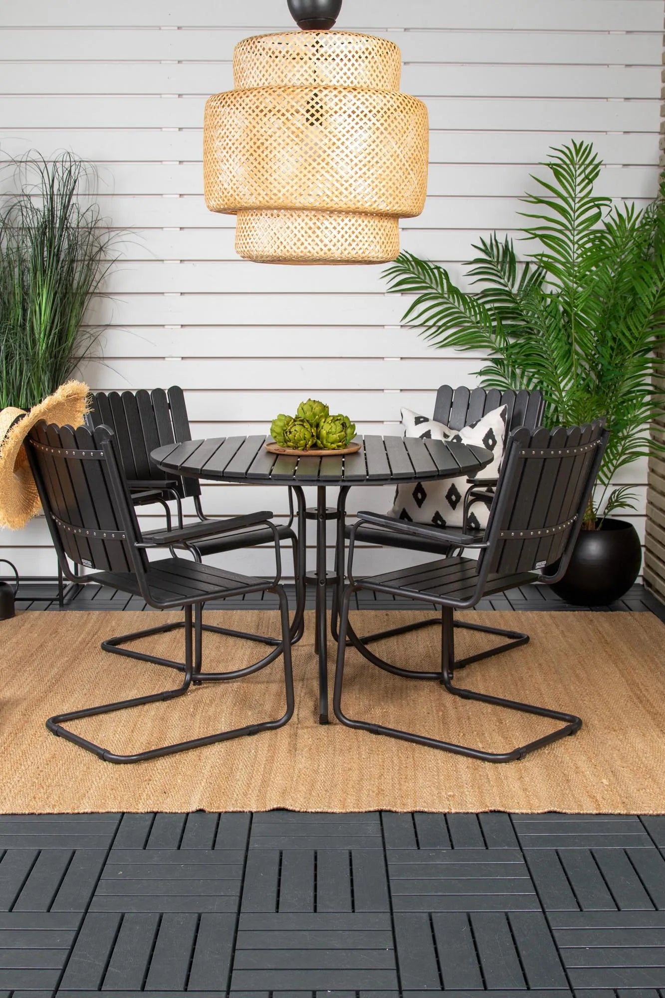 Holmsund Outdoor-Tischset ⌀100cm/4St. in Schwarz präsentiert im Onlineshop von KAQTU Design AG. Gartentischset ist von Venture Home