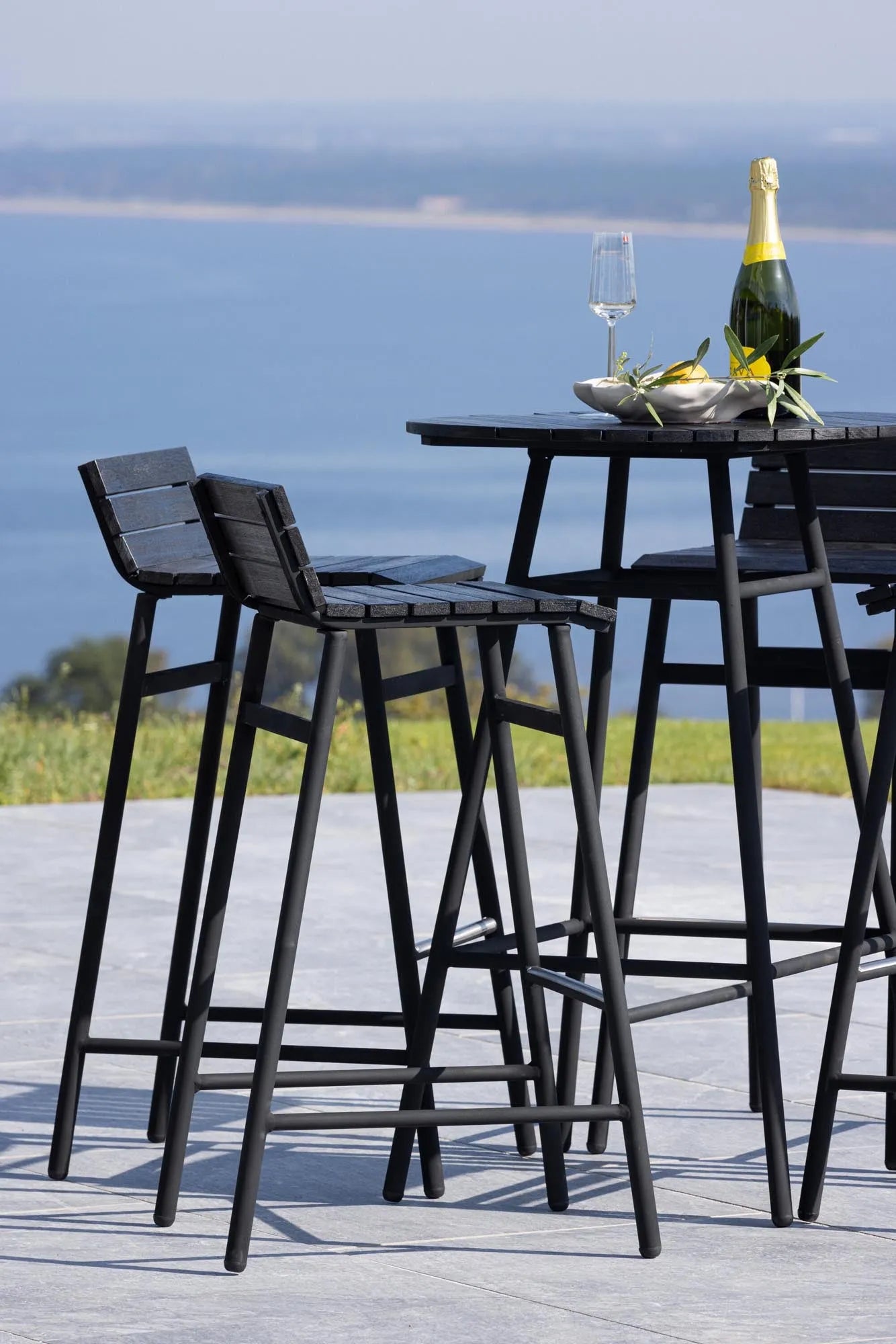 Mexico Bar Set in Schwarz Schwarz präsentiert im Onlineshop von KAQTU Design AG. Loungeset ist von Venture Home