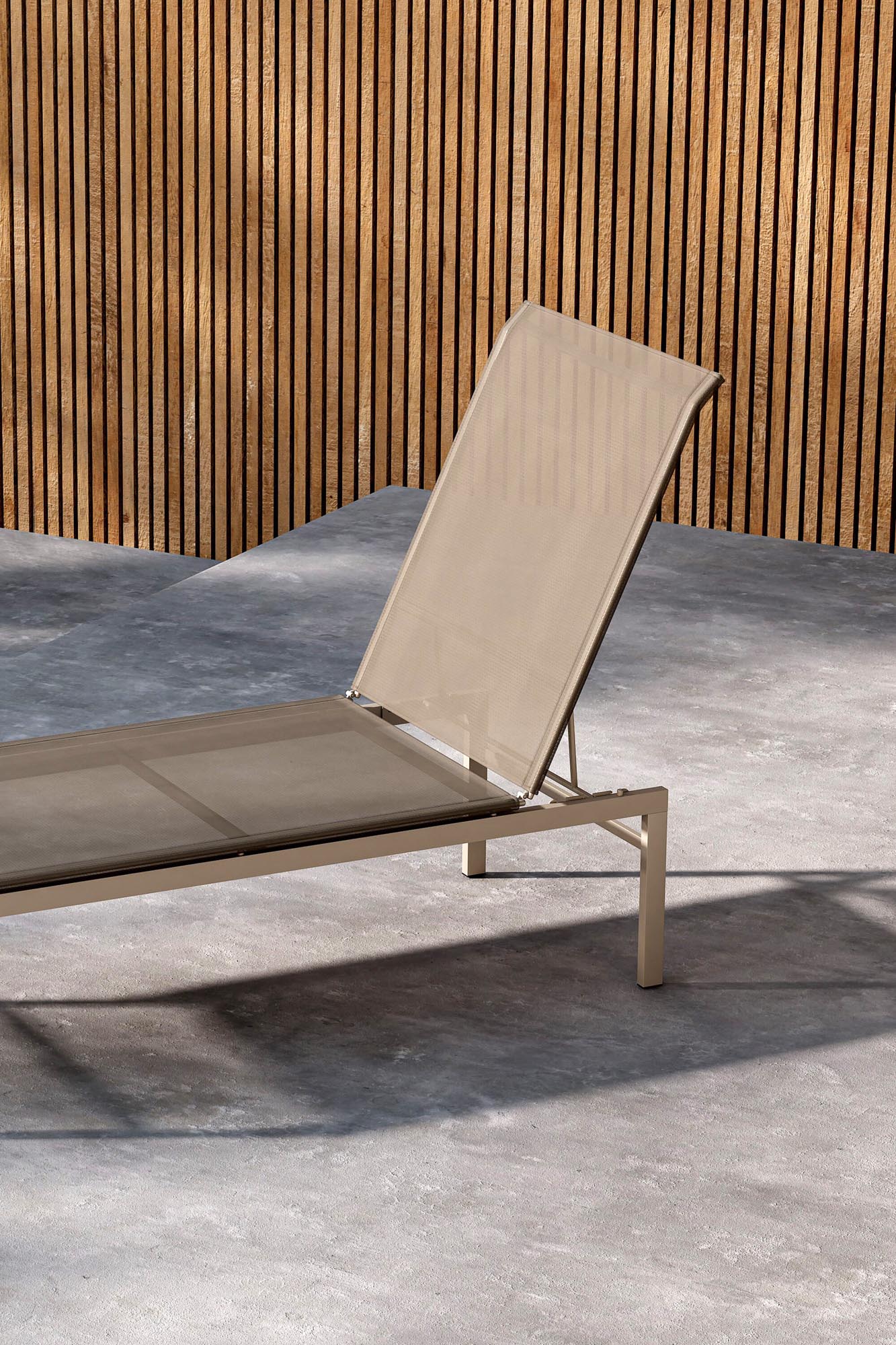 Massimo Sonnenlounge in Beige präsentiert im Onlineshop von KAQTU Design AG. Liegestuhl ist von Venture Home