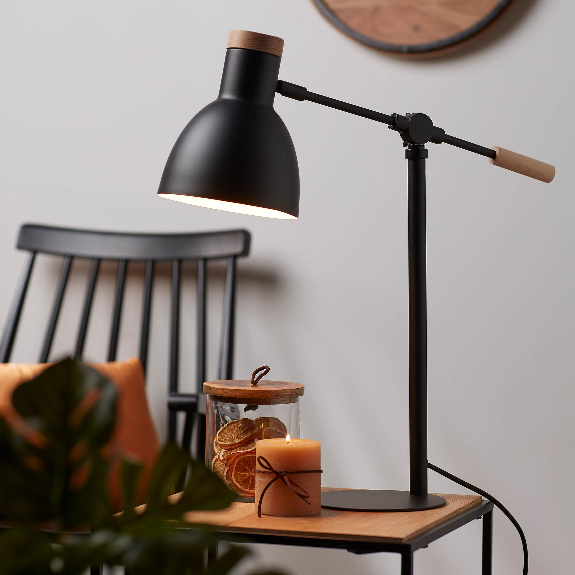 Tescarle Tischlampe, schwarz in Schwarz präsentiert im Onlineshop von KAQTU Design AG. Tischleuchte ist von Kave Home