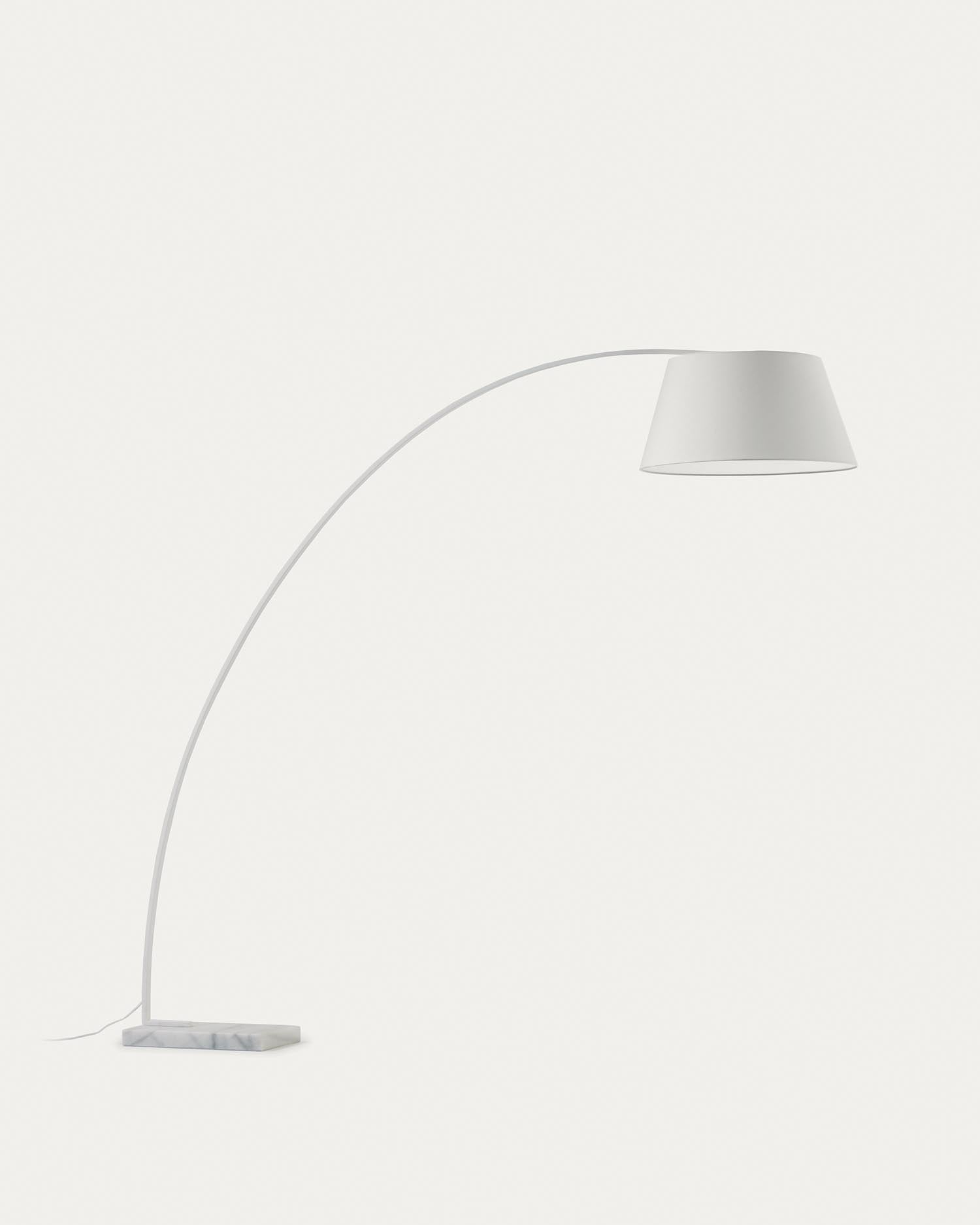 Juhe Stehlampe, weiss in Weiß präsentiert im Onlineshop von KAQTU Design AG. Stehleuchte ist von Kave Home