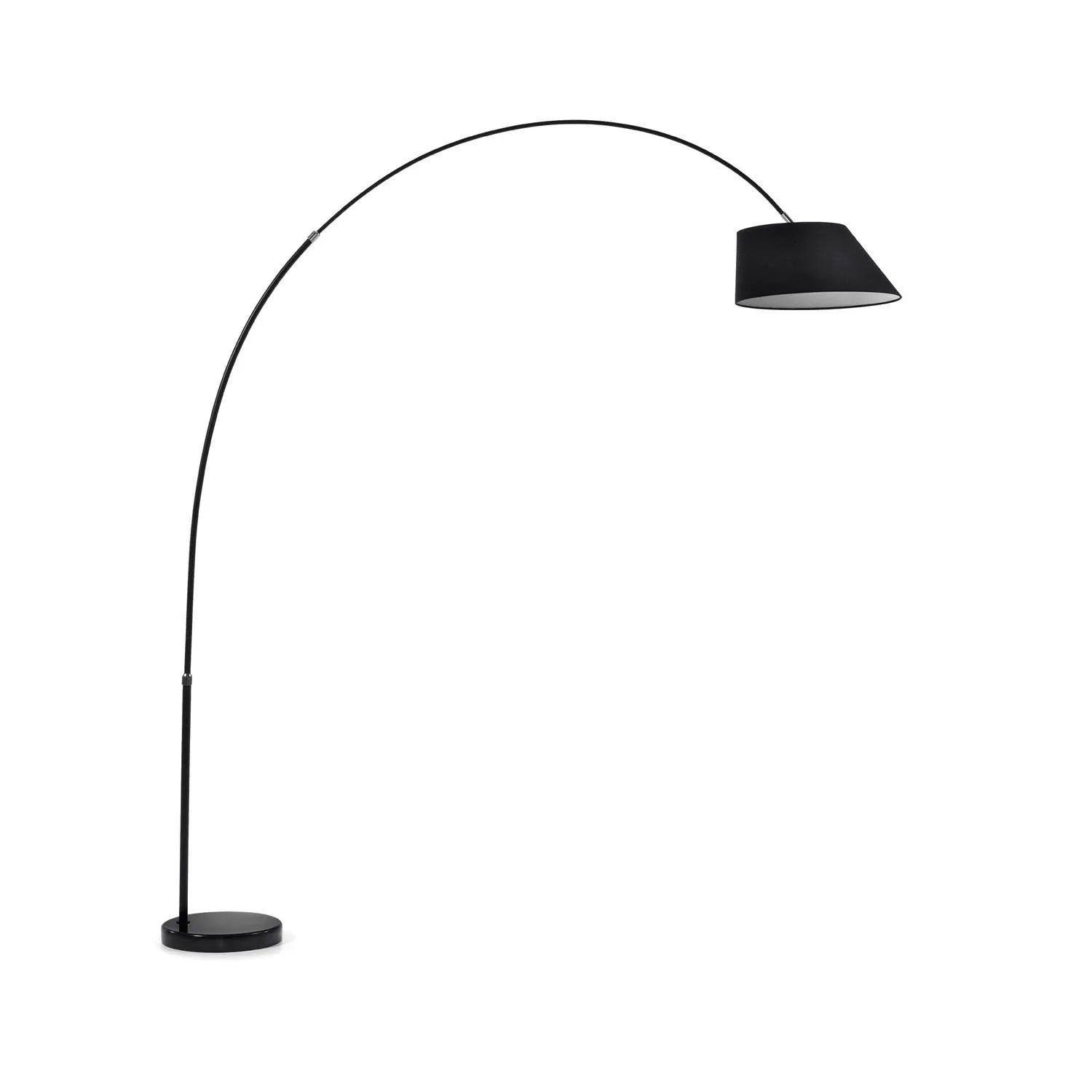 Die May Stehlampe von Kave Home: Eleganz trifft Funktionalität. Schwarzes Metall, Marmorfuss, minimalistisches Design. Perfekt für modernes Wohnen.