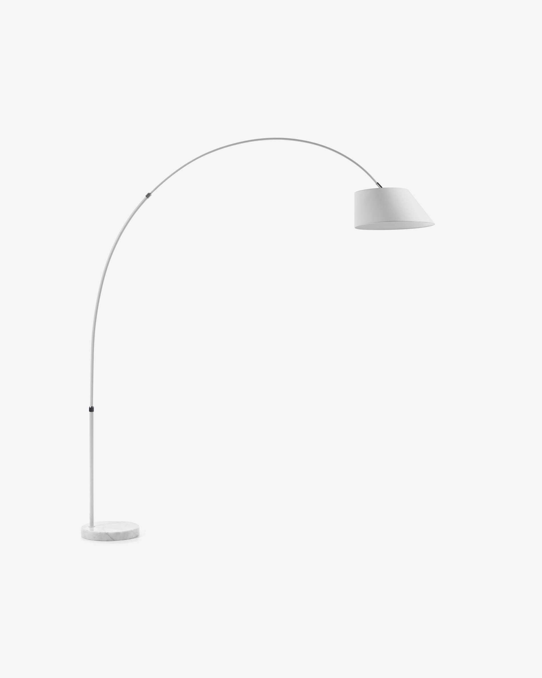 May Stehlampe, weiss in Weiß präsentiert im Onlineshop von KAQTU Design AG. Stehleuchte ist von Kave Home