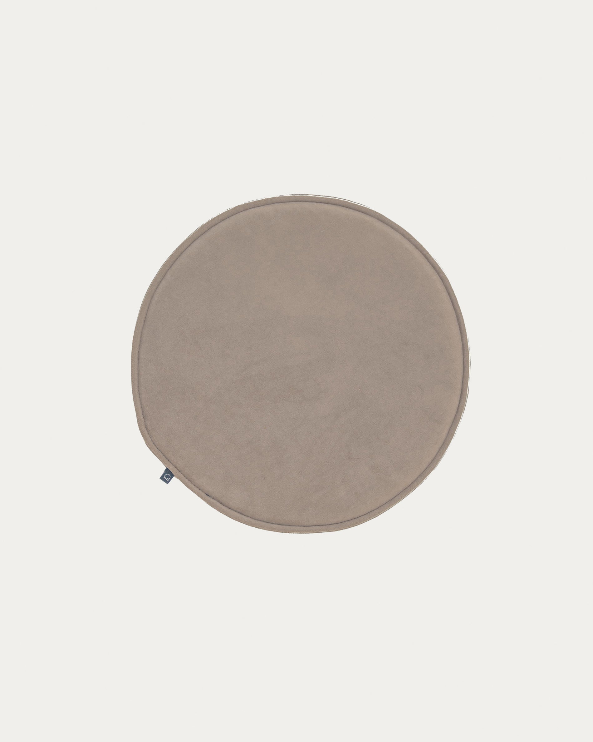 Rimca Sitzkissen, rund, Samt, taupe, Ø 35 cm in Beige präsentiert im Onlineshop von KAQTU Design AG. Sitzkissen ist von Kave Home