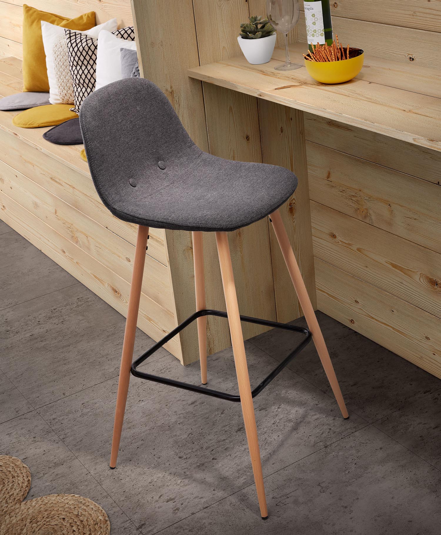 Kissen Silke dunkelgrau in Schwarz präsentiert im Onlineshop von KAQTU Design AG. Deko Kissen ist von Kave Home