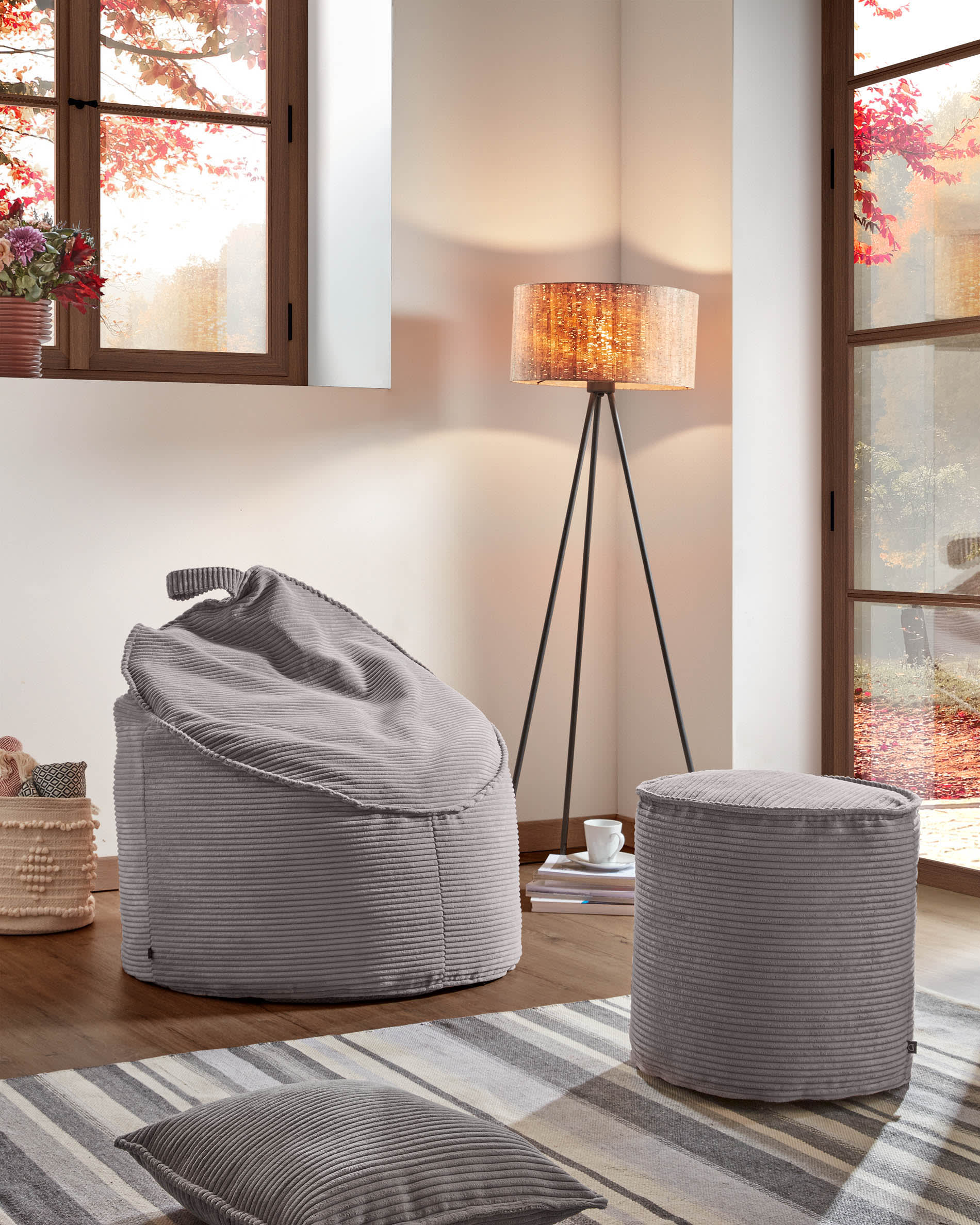 Wilma Pouf breiter Cord grau Ø 80 cm in Grau präsentiert im Onlineshop von KAQTU Design AG. Pouf ist von Kave Home