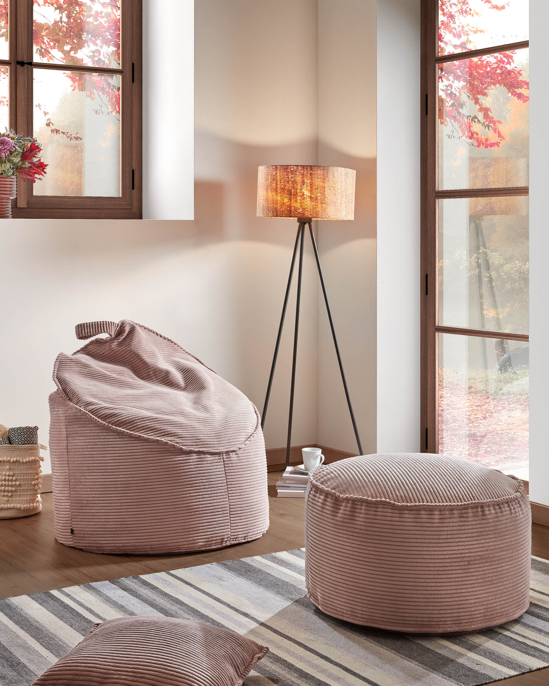 Wilma Pouf breiter Cord rosa Ø 80 cm in Rosa präsentiert im Onlineshop von KAQTU Design AG. Pouf ist von Kave Home