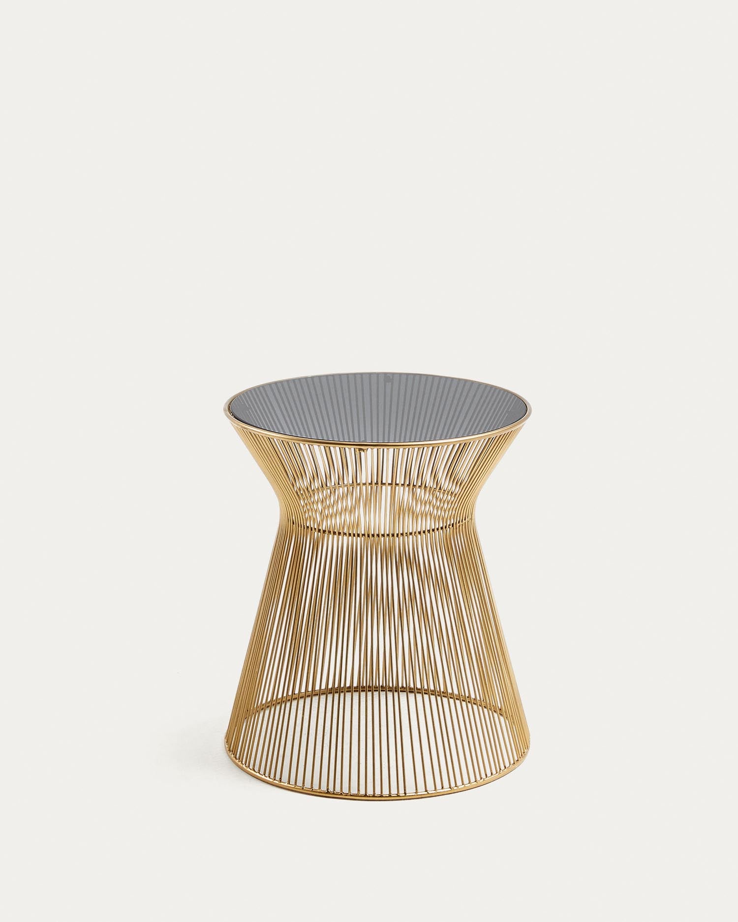 Jolene Beistelltisch Ø 40 cm in Gold präsentiert im Onlineshop von KAQTU Design AG. Beistelltisch ist von Kave Home