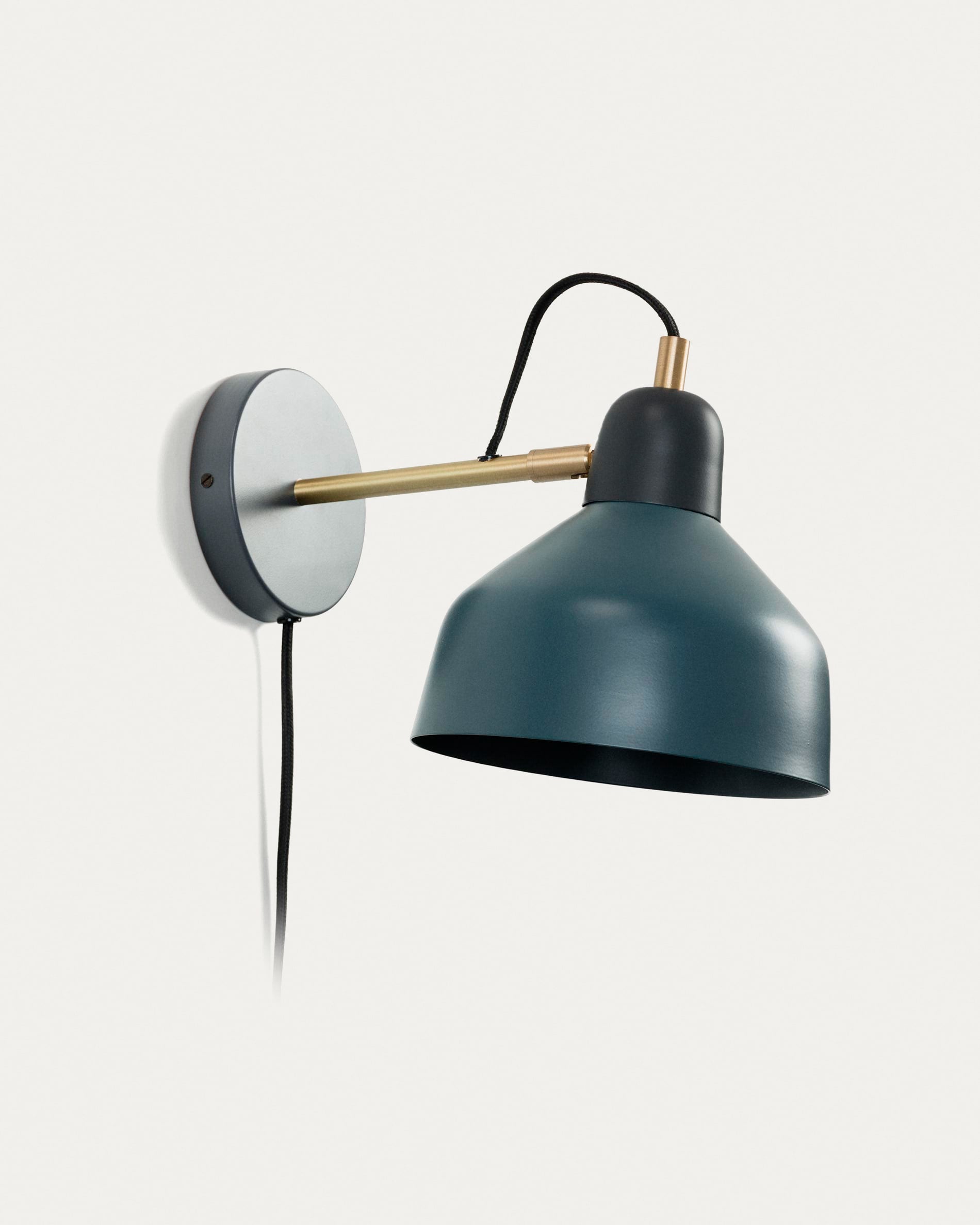 Olimpia Wandlampe in Blau präsentiert im Onlineshop von KAQTU Design AG. Wandleuchte ist von Kave Home