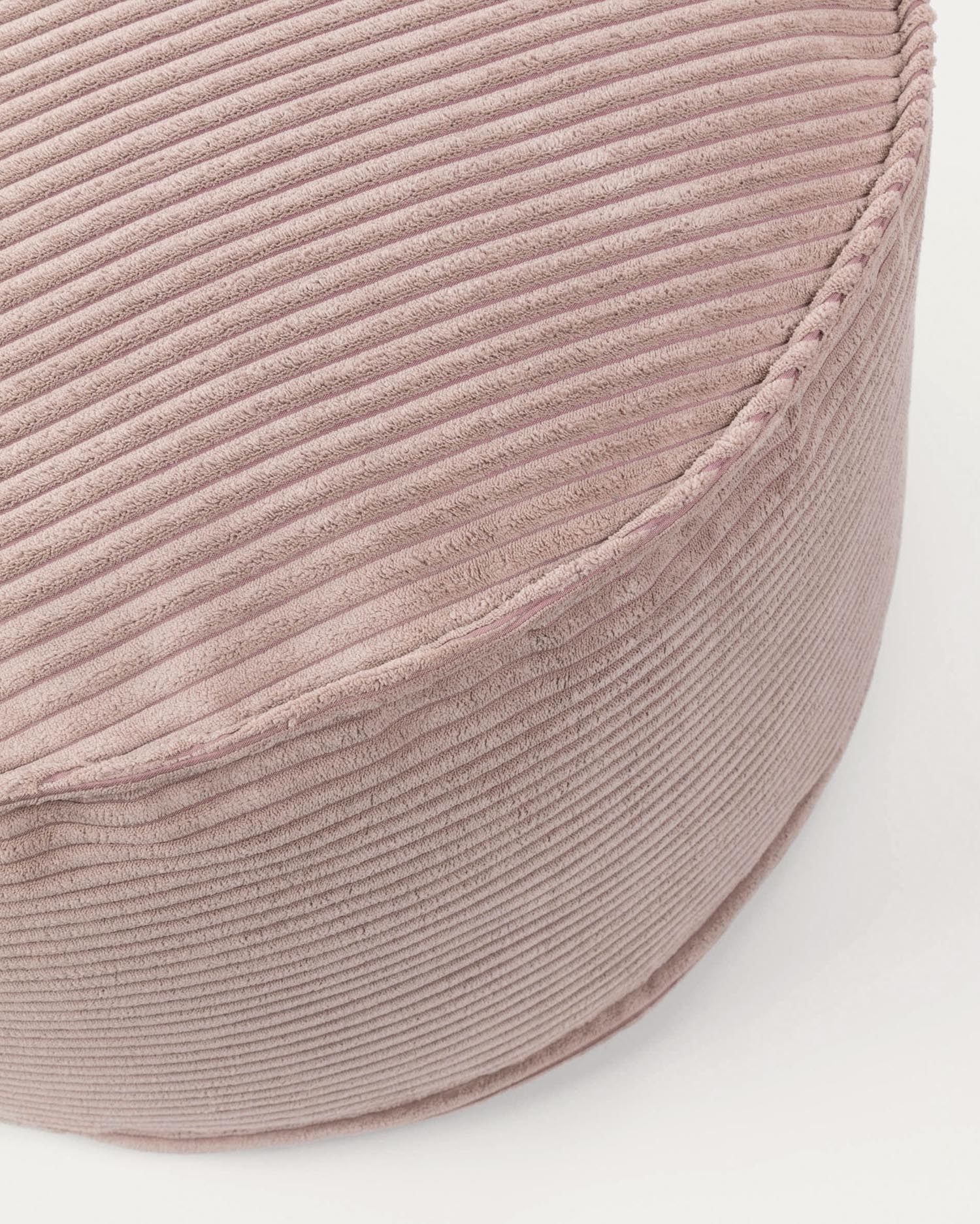 Wilma grosser Pouf breiter Cord rosa Ø 70 cm in Rosa präsentiert im Onlineshop von KAQTU Design AG. Pouf ist von Kave Home