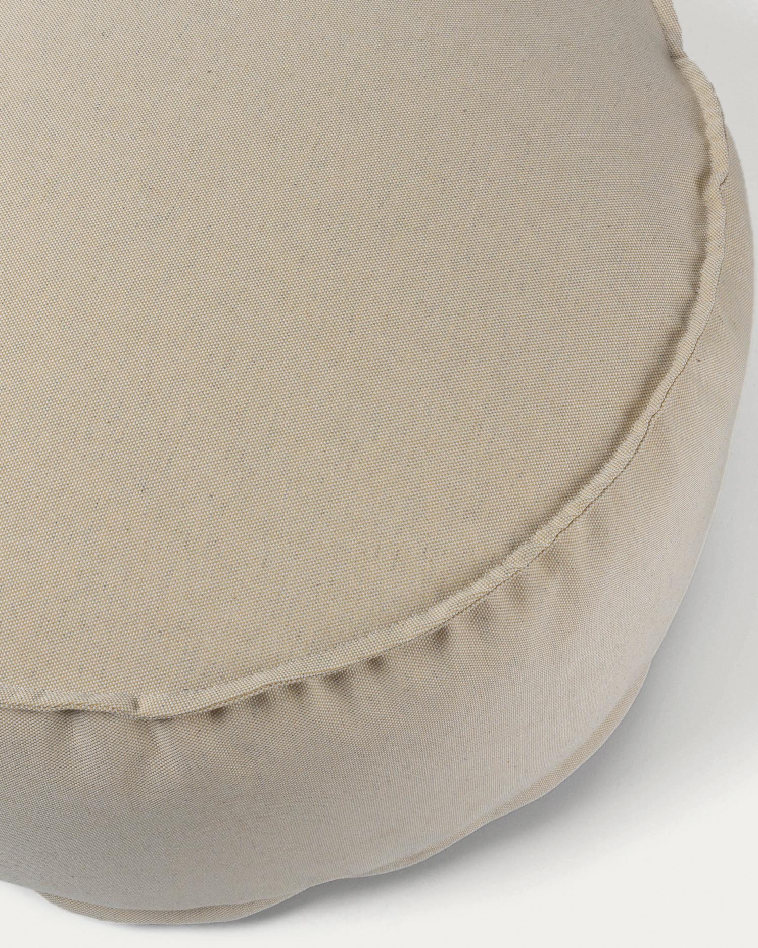 Runder Nedra Pouf Ø 70 cm beige in Beige präsentiert im Onlineshop von KAQTU Design AG. Pouf ist von Kave Home