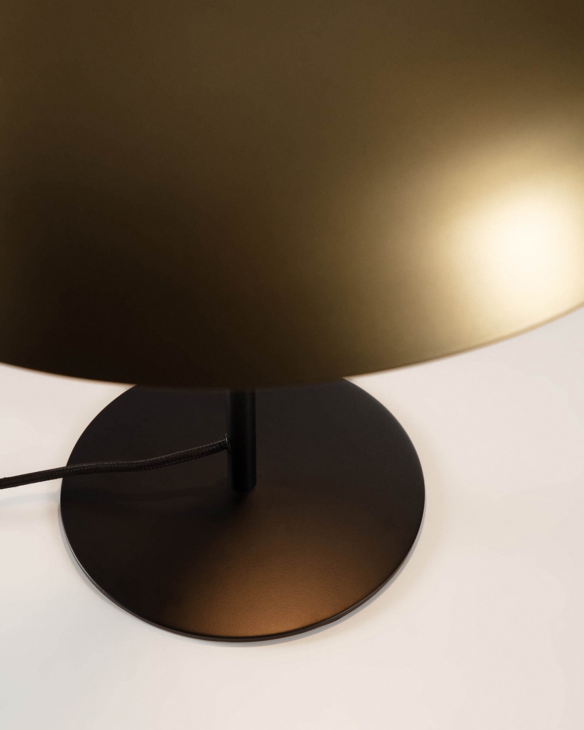 Carlisa Tischlampe in Gold präsentiert im Onlineshop von KAQTU Design AG. Tischleuchte ist von Kave Home