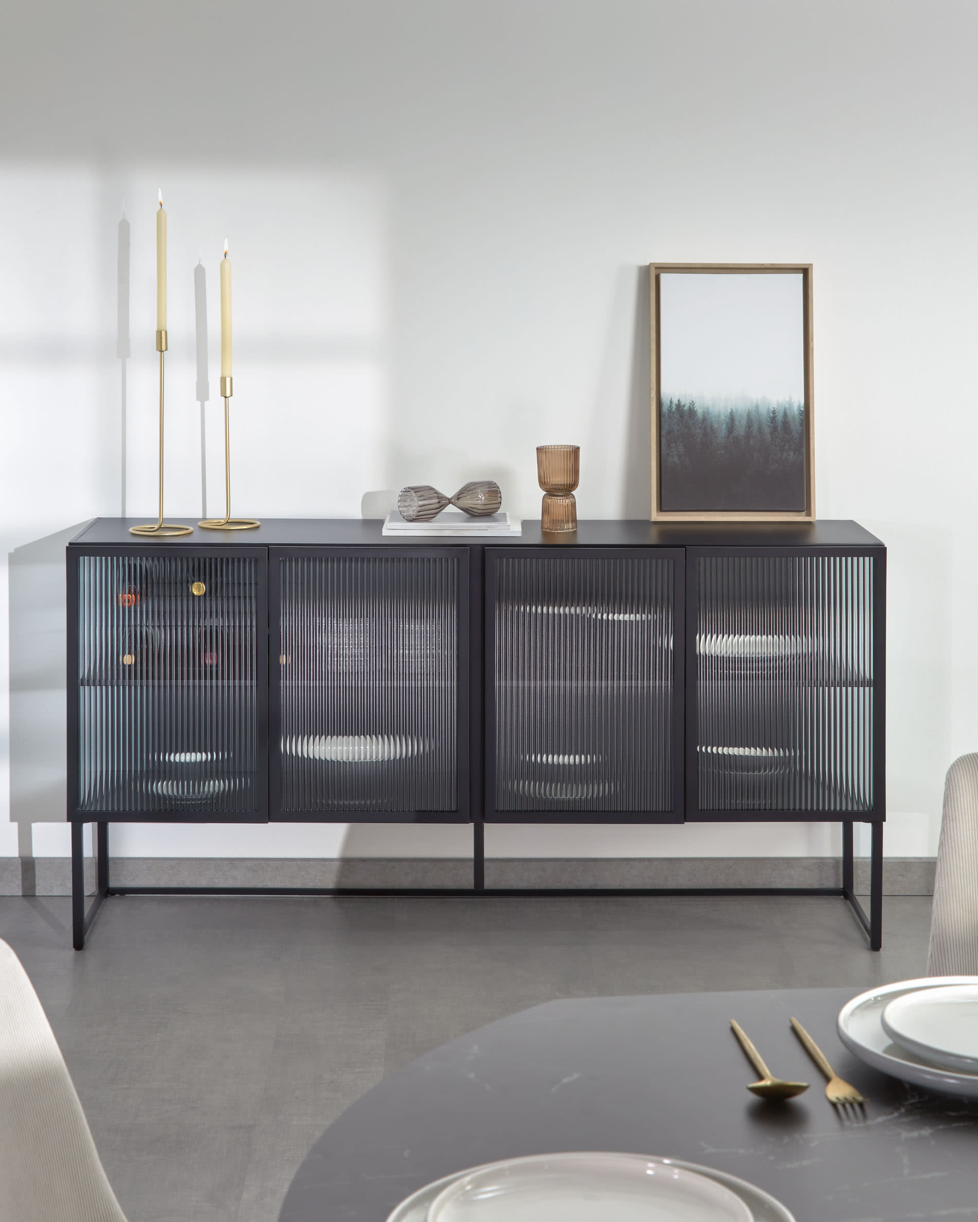 Trixie Sideboard 4 Türen aus Stahl in Schwarz 160 x 81 cm in Schwarz präsentiert im Onlineshop von KAQTU Design AG. Sideboard ist von Kave Home