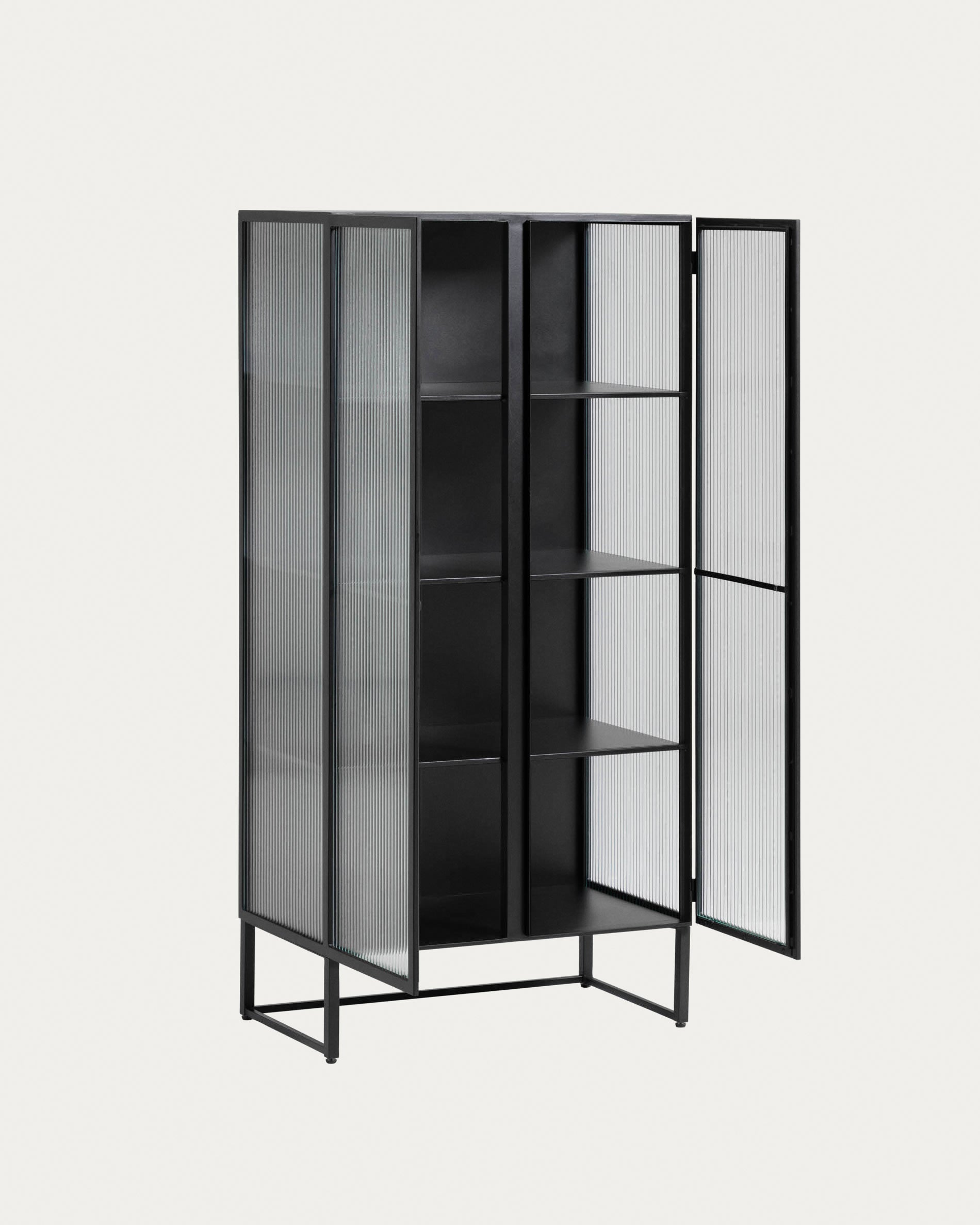 Trixie Vitrine aus Stahl mit schwarzem Finish 70 x 143 cm in Schwarz präsentiert im Onlineshop von KAQTU Design AG. Vitrine ist von Kave Home