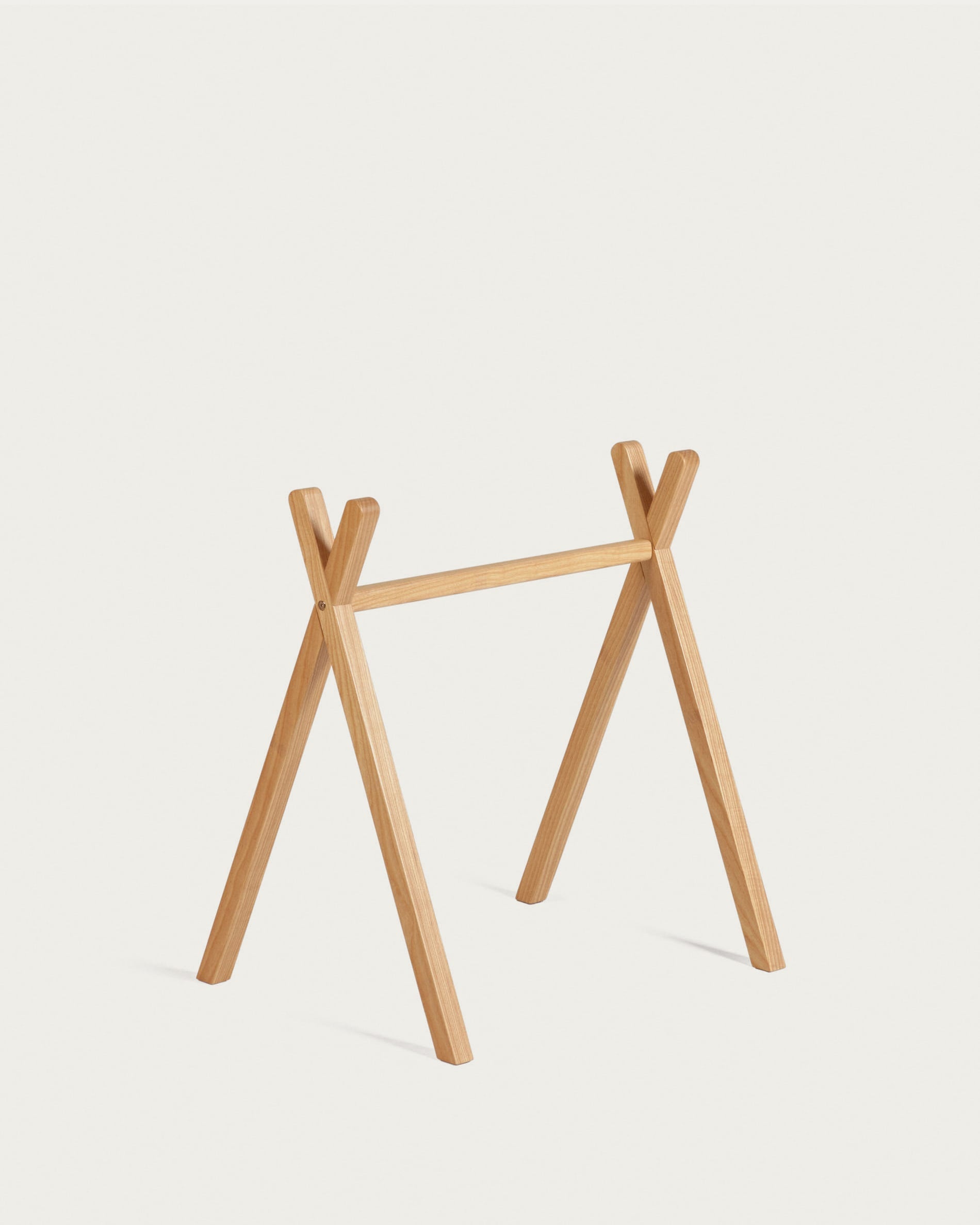 Babytrainer Tipi Maralis massives Buchenholz in Braun präsentiert im Onlineshop von KAQTU Design AG. Spiele Kids ist von Kave Home