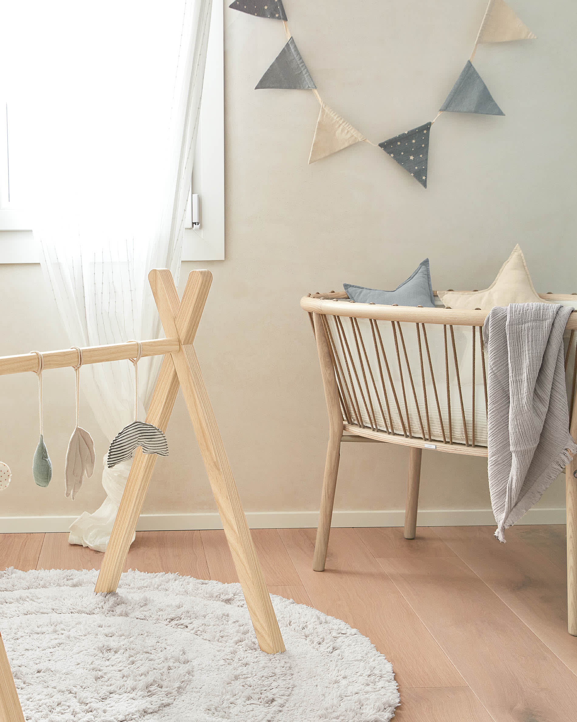 Babytrainer Tipi Maralis massives Buchenholz in Braun präsentiert im Onlineshop von KAQTU Design AG. Spiele Kids ist von Kave Home