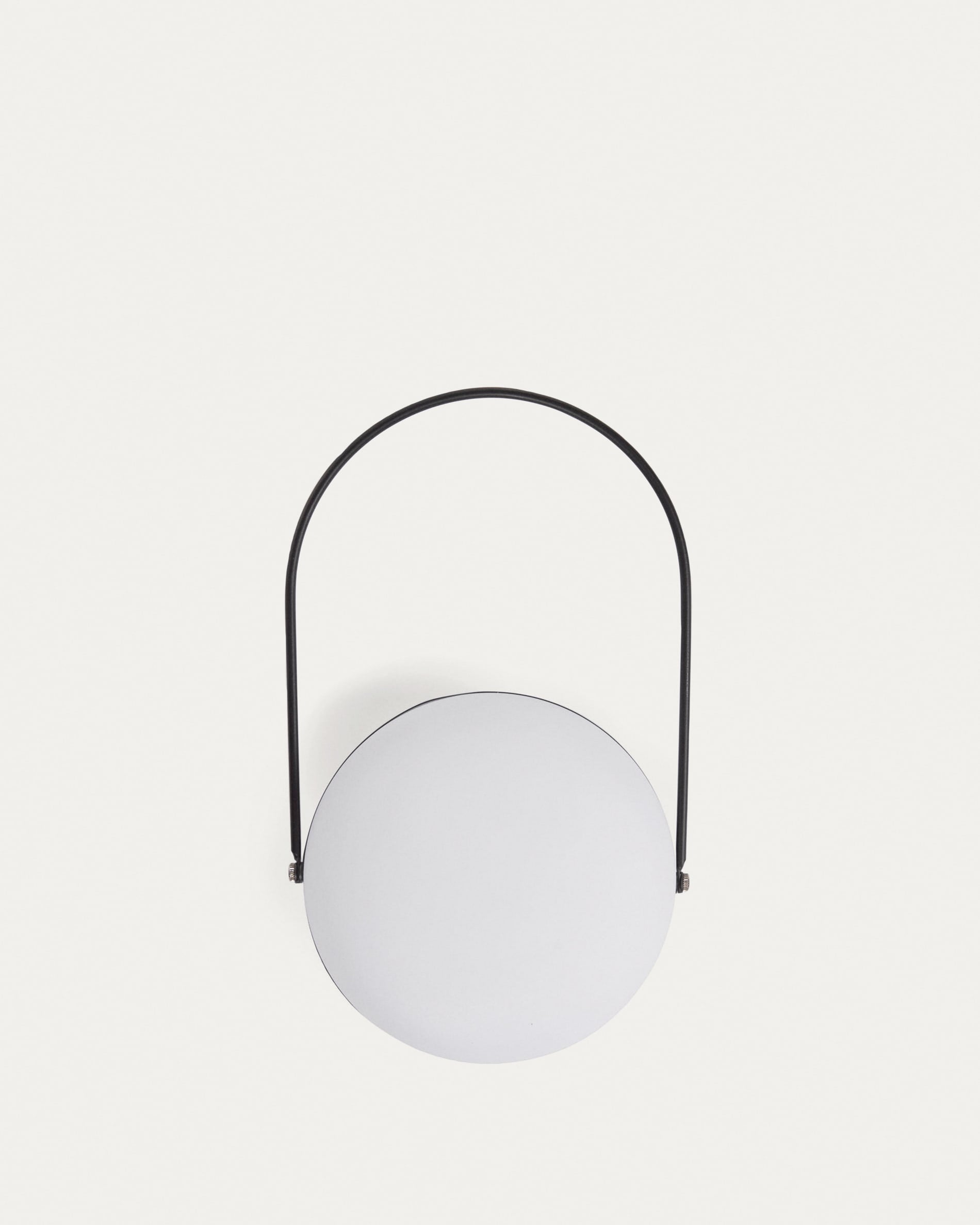 Tea Tischlampe aus Polyethylen und Metall mit schwarzem Finish in Schwarz präsentiert im Onlineshop von KAQTU Design AG. Tischleuchte ist von Kave Home