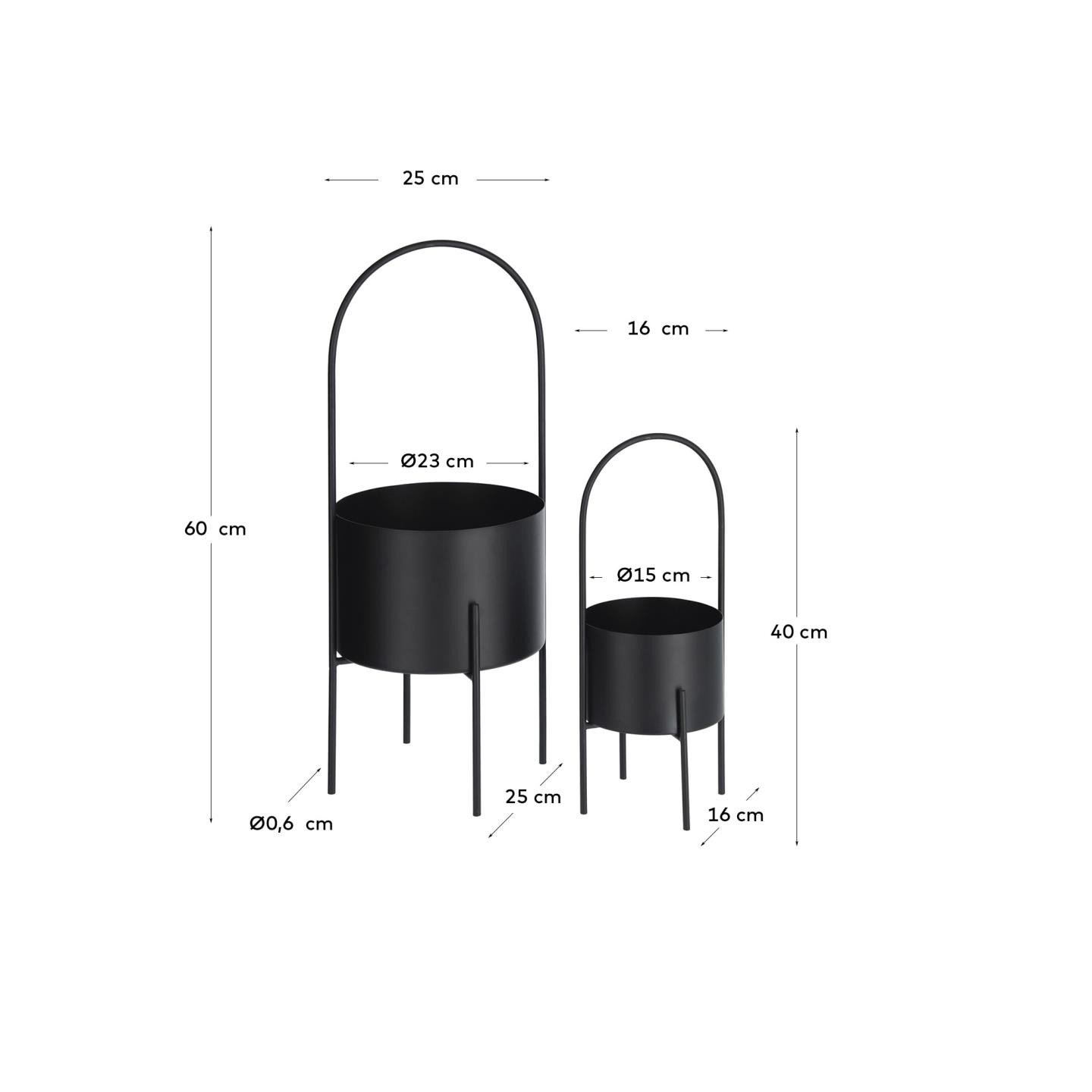 2er-Set Mash-Pflanzengefässe mit schwarzem Metallgriff Ø 25 cm / Ø 16,5 cm in Schwarz präsentiert im Onlineshop von KAQTU Design AG. Pflanzentopf Outdoor ist von Kave Home