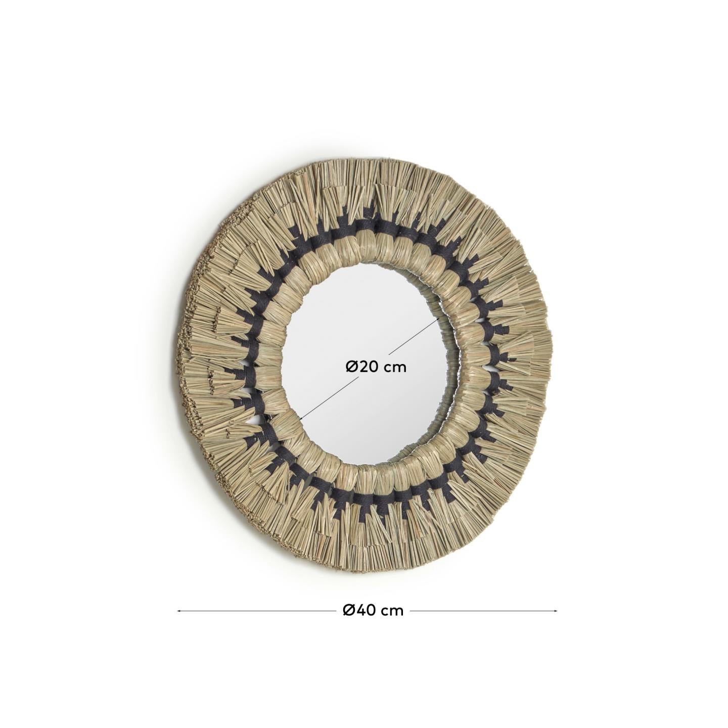 Akila Rundspiegel aus grünen Naturfasern und schwarzer Baumwollkordel 40 cm in Braun präsentiert im Onlineshop von KAQTU Design AG. Spiegel ist von Kave Home