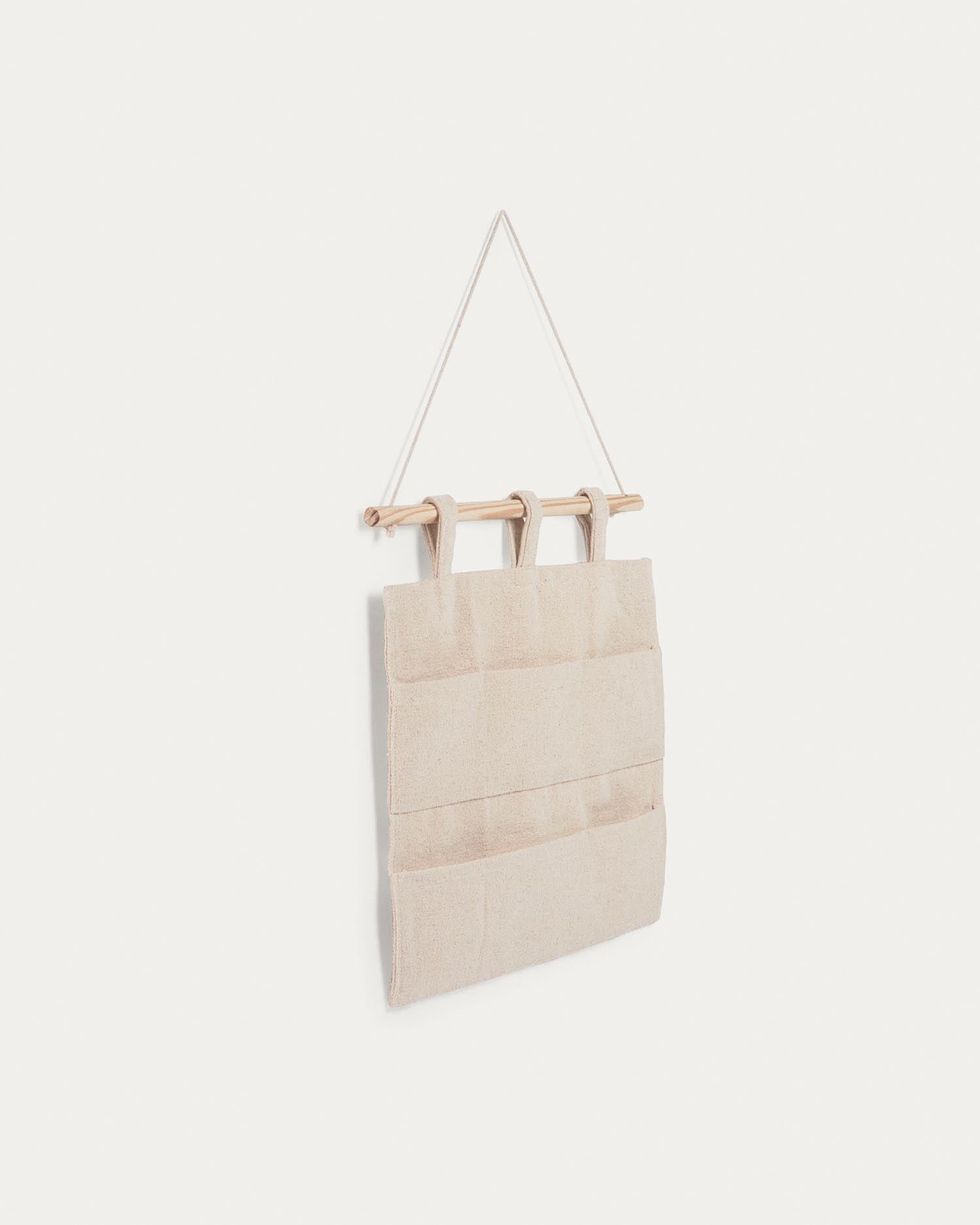 Niale Hängeaufbewahrung in Beige präsentiert im Onlineshop von KAQTU Design AG. Wandregal ist von Kave Home