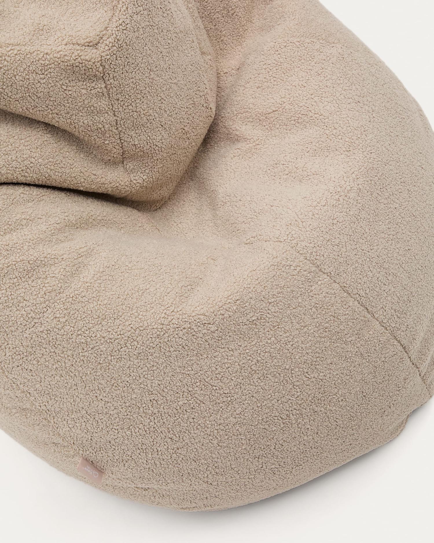 Sitzsack Vicka Bouclé beige Ø 70 cm in Beige präsentiert im Onlineshop von KAQTU Design AG. Sitzsack ist von Kave Home