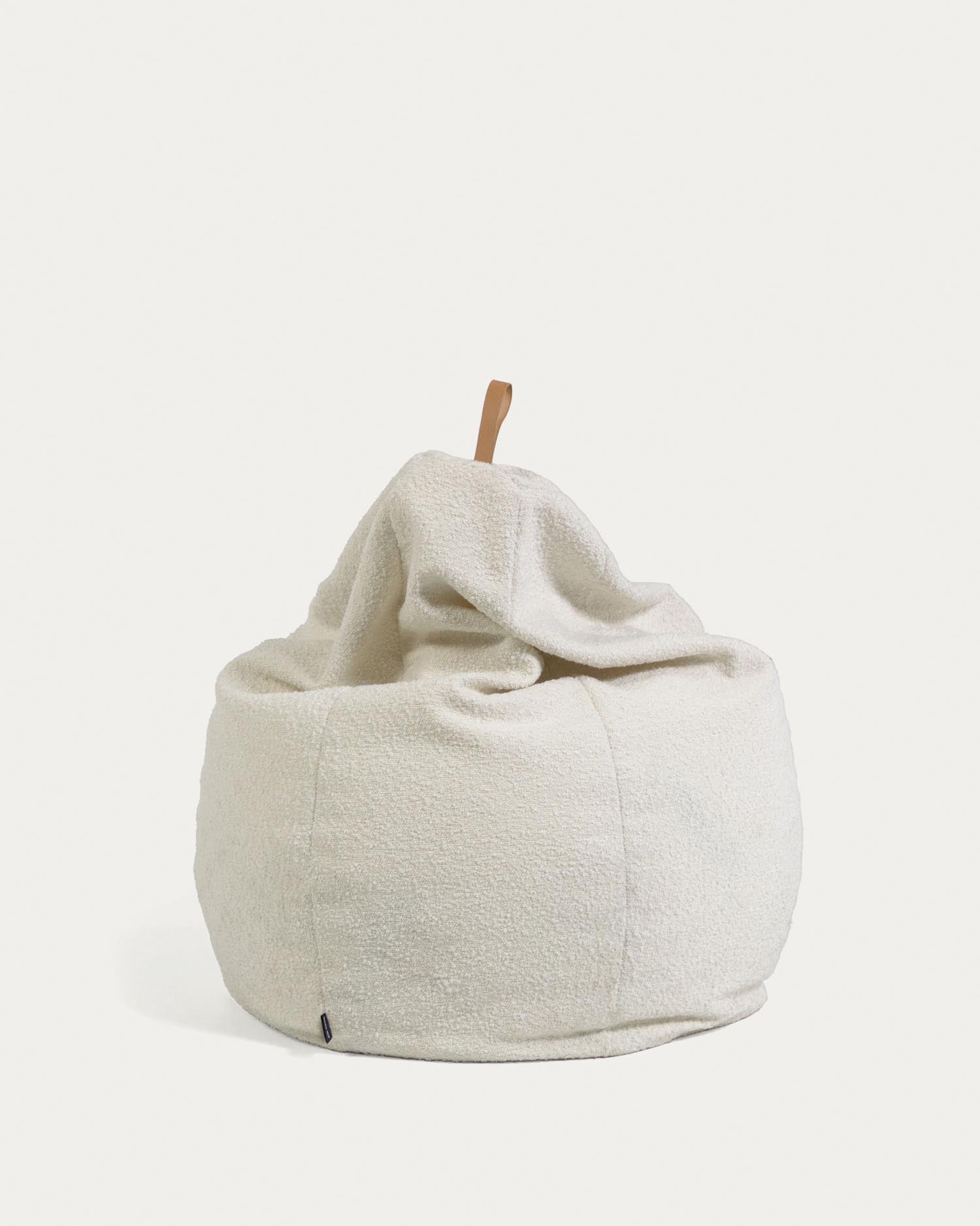 Pouf Vicka Bouclé Ø 70 cm in Weiß präsentiert im Onlineshop von KAQTU Design AG. Pouf ist von Kave Home