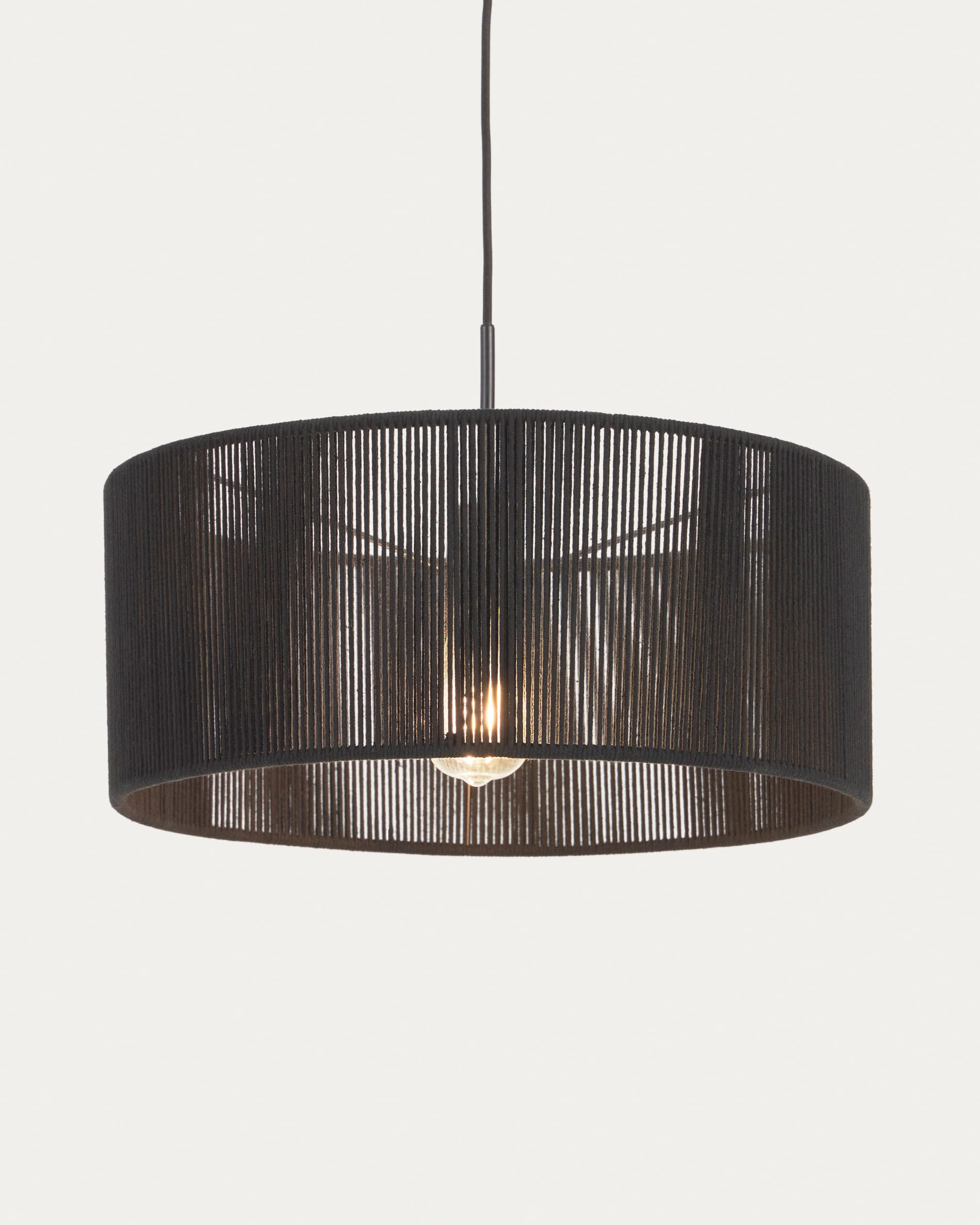 Cantia Lampenschirm für Deckenlampe aus Baumwolle schwarz Ø 47 cm in Schwarz präsentiert im Onlineshop von KAQTU Design AG. Lampenschirm ist von Kave Home