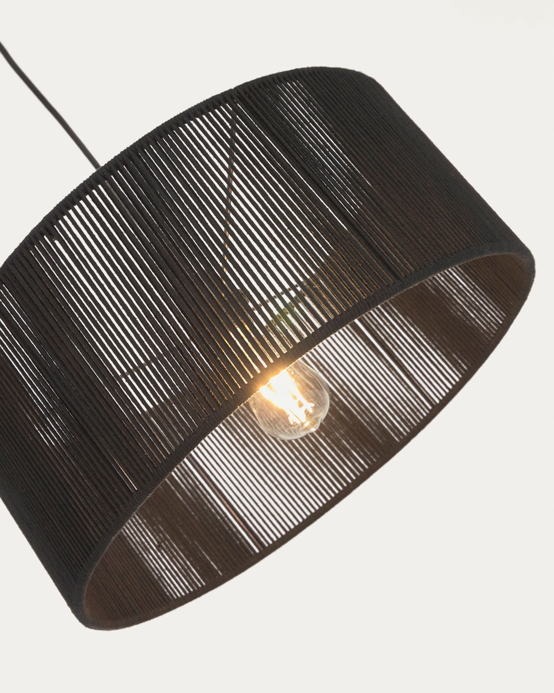 Cantia Lampenschirm für Deckenlampe aus Baumwolle schwarz Ø 47 cm in Schwarz präsentiert im Onlineshop von KAQTU Design AG. Lampenschirm ist von Kave Home