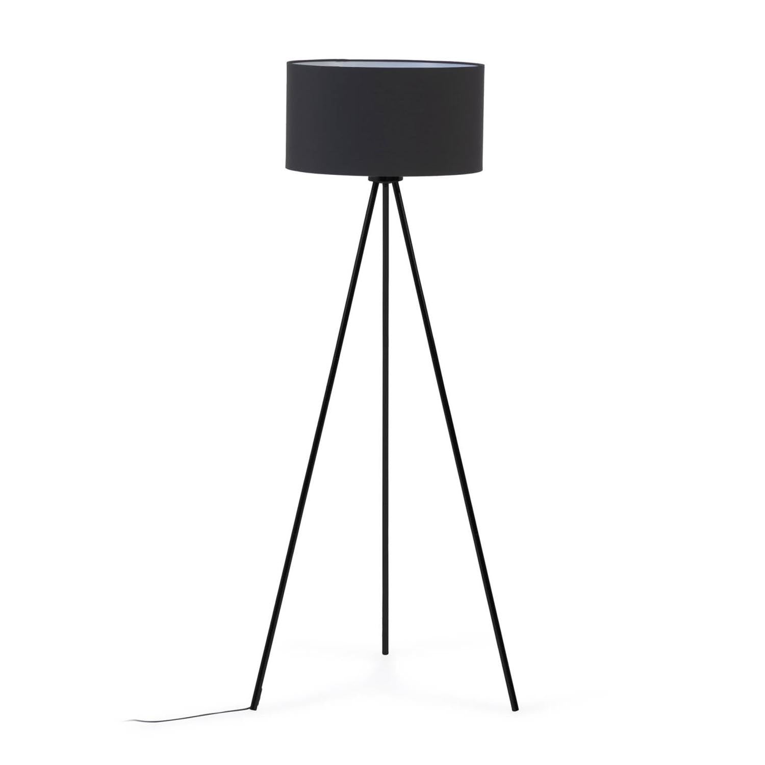 Ikia Stehlampe aus Metall schwarz in Schwarz präsentiert im Onlineshop von KAQTU Design AG. Stehleuchte ist von Kave Home