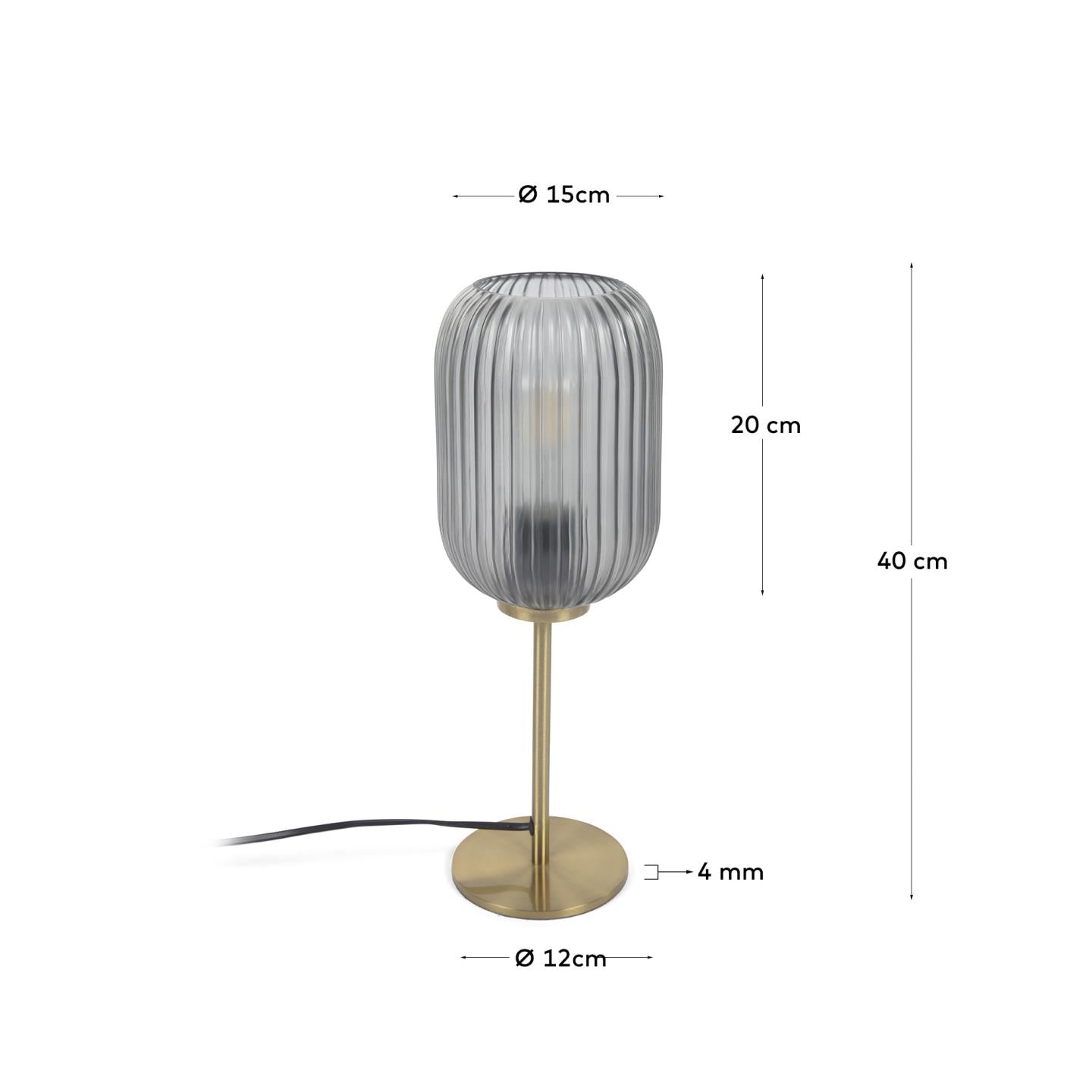 Hestia Tischlampe aus Metall mit Messing-Finish und grauem Glas in Gold präsentiert im Onlineshop von KAQTU Design AG. Tischleuchte ist von Kave Home