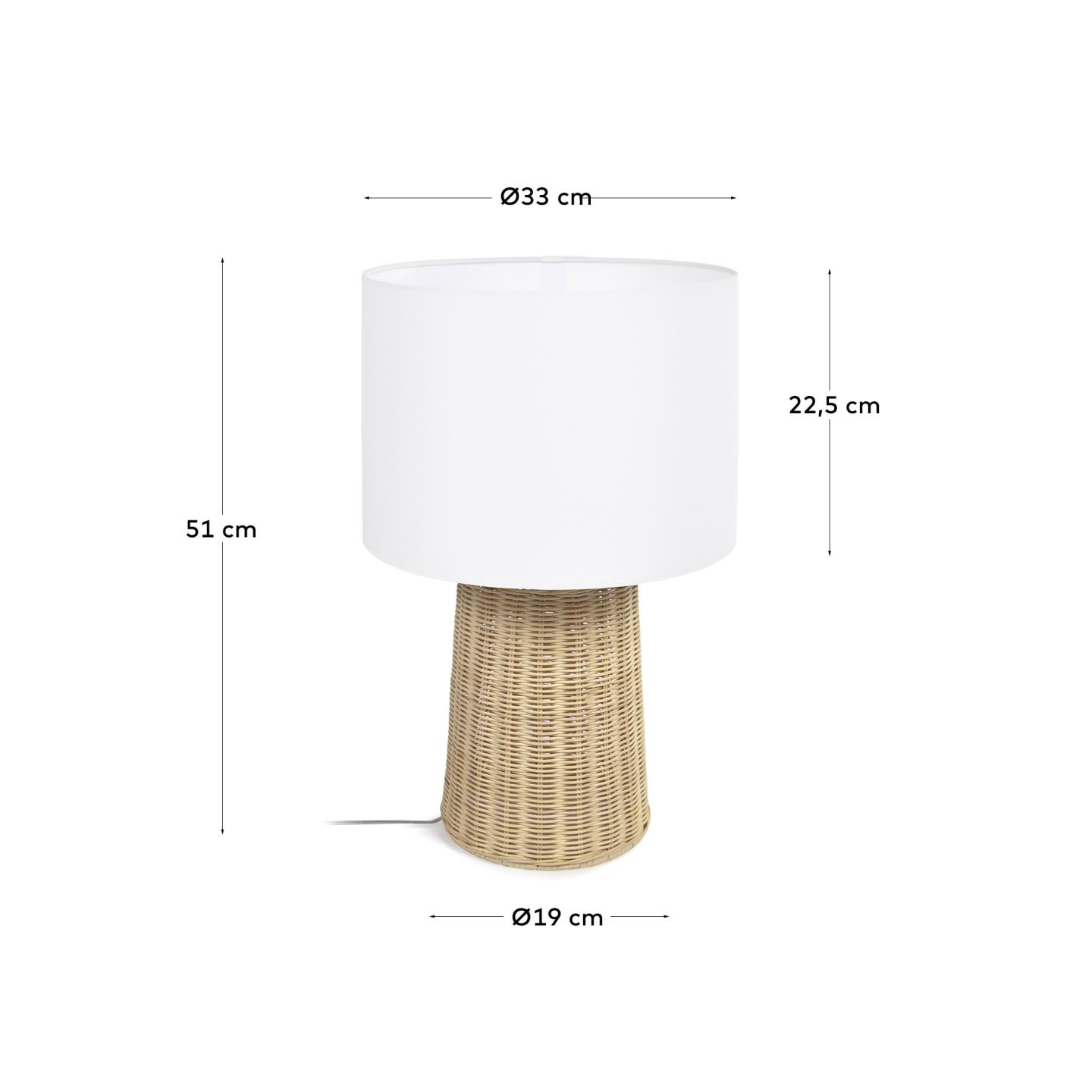 Kimjit Tischlampe aus Rattan mit natürlichem Finish in Mehrfarbig präsentiert im Onlineshop von KAQTU Design AG. Tischleuchte ist von Kave Home