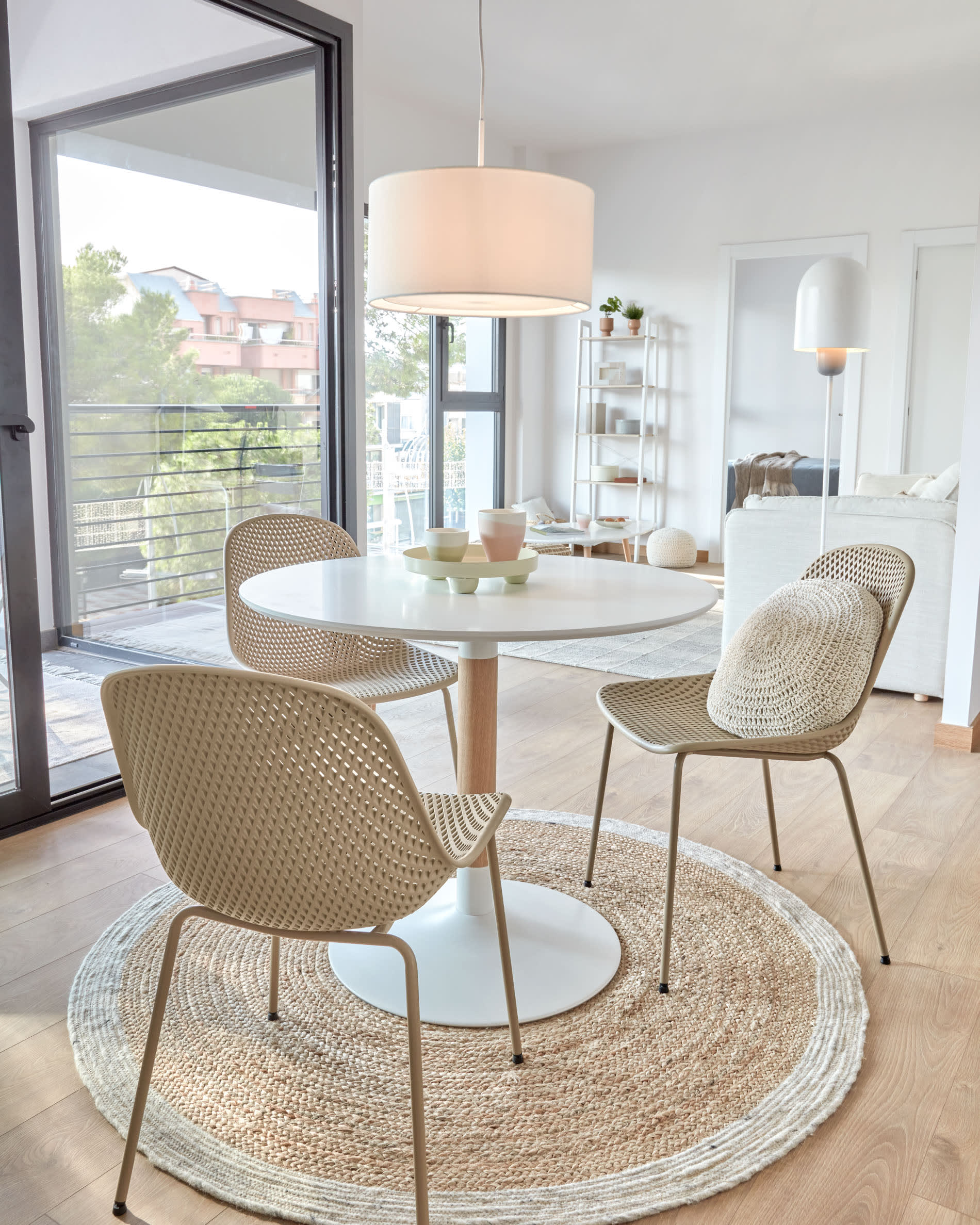 Santana Lampenschirm weiss mit weissem Diffusor Ø 40 cm in Weiß präsentiert im Onlineshop von KAQTU Design AG. Lampenschirm ist von Kave Home