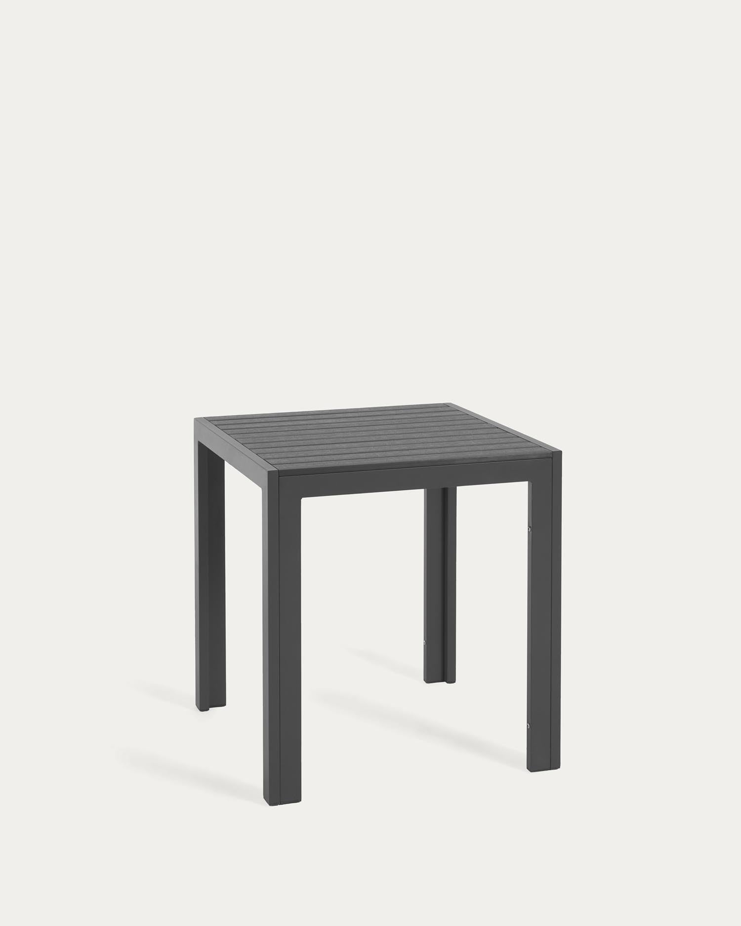 Sirley Gartentisch aus Aluminium schwarz 70 x 70 cm in Schwarz präsentiert im Onlineshop von KAQTU Design AG. Gartentisch ist von Kave Home