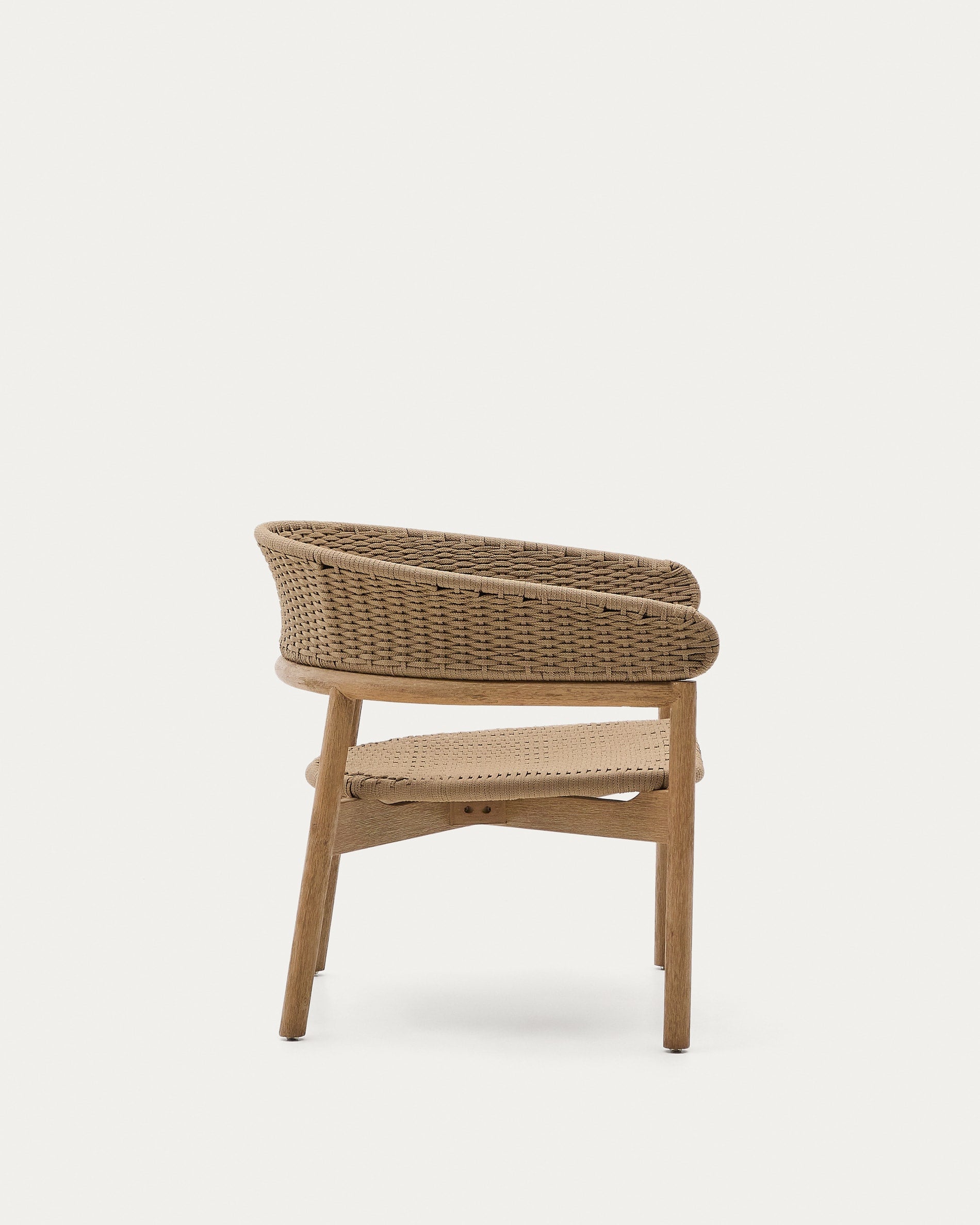 Sofa Arinella aus massivem Akazienholz mit Finish in natürlichem Farbton und beigem Seil F in Natur präsentiert im Onlineshop von KAQTU Design AG. Lounge Sofa ist von Kave Home