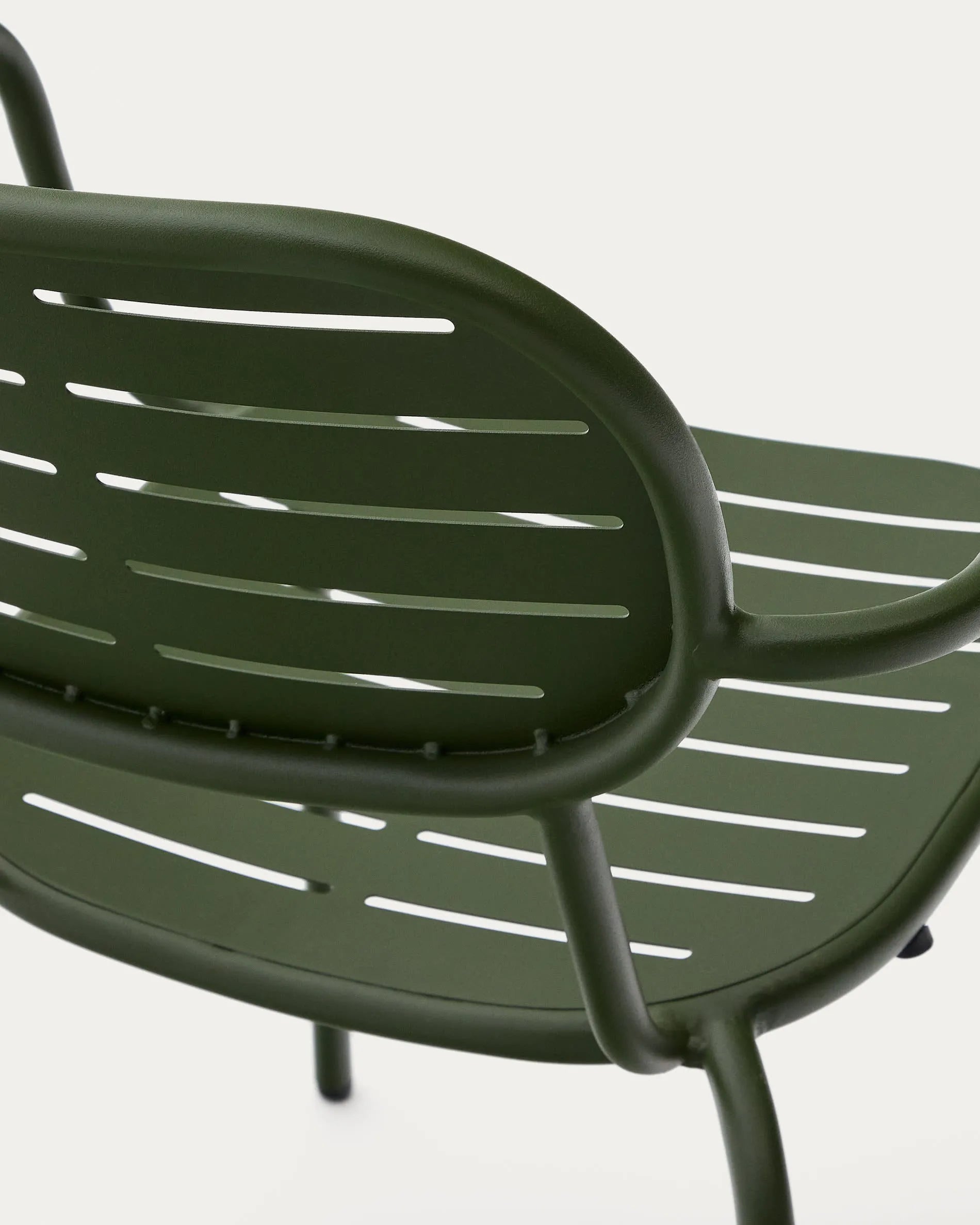 Stapelbarer Outdoor-Stuhl Brai in Grün: Ergonomisch, robust, UV-beständig, ideal für Garten und Terrasse.