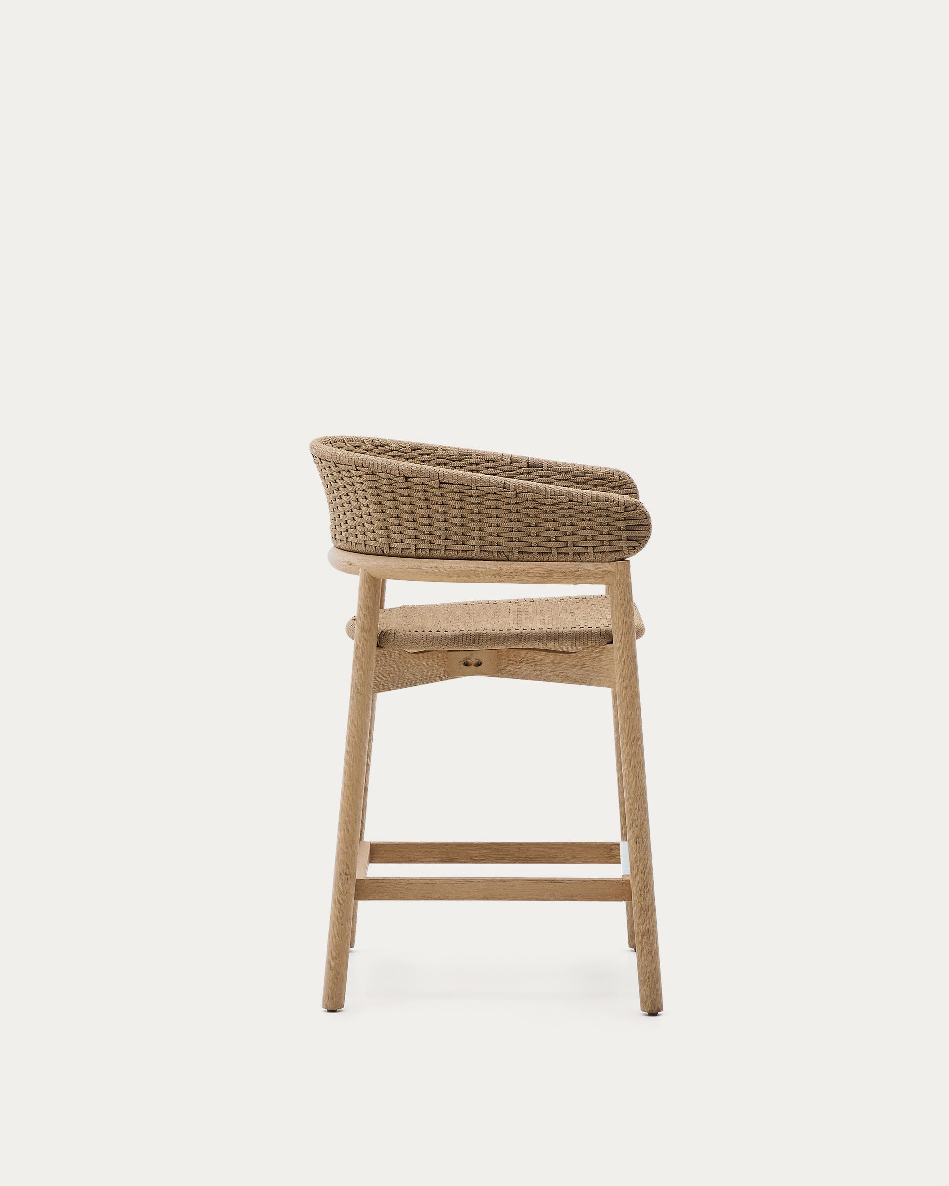 Hocker Arinella aus massivem Akazienholz mit Finish in natürlichem Farbton und beige Seil  in Natur präsentiert im Onlineshop von KAQTU Design AG. Hocker Outdoor ist von Kave Home