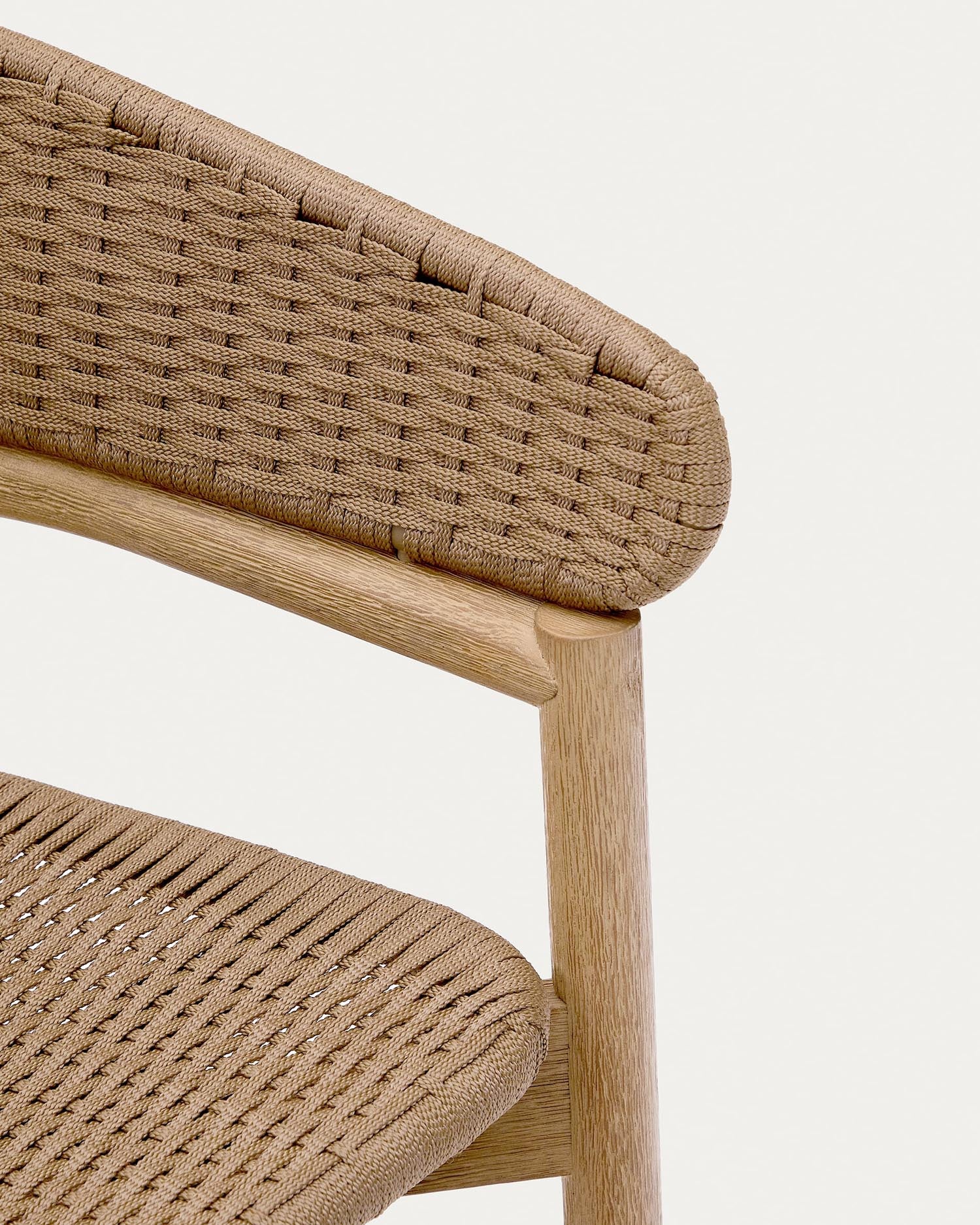 Hocker Arinella aus massivem Akazienholz mit Finish in natürlichem Farbton und beige Seil  in Natur präsentiert im Onlineshop von KAQTU Design AG. Hocker Outdoor ist von Kave Home