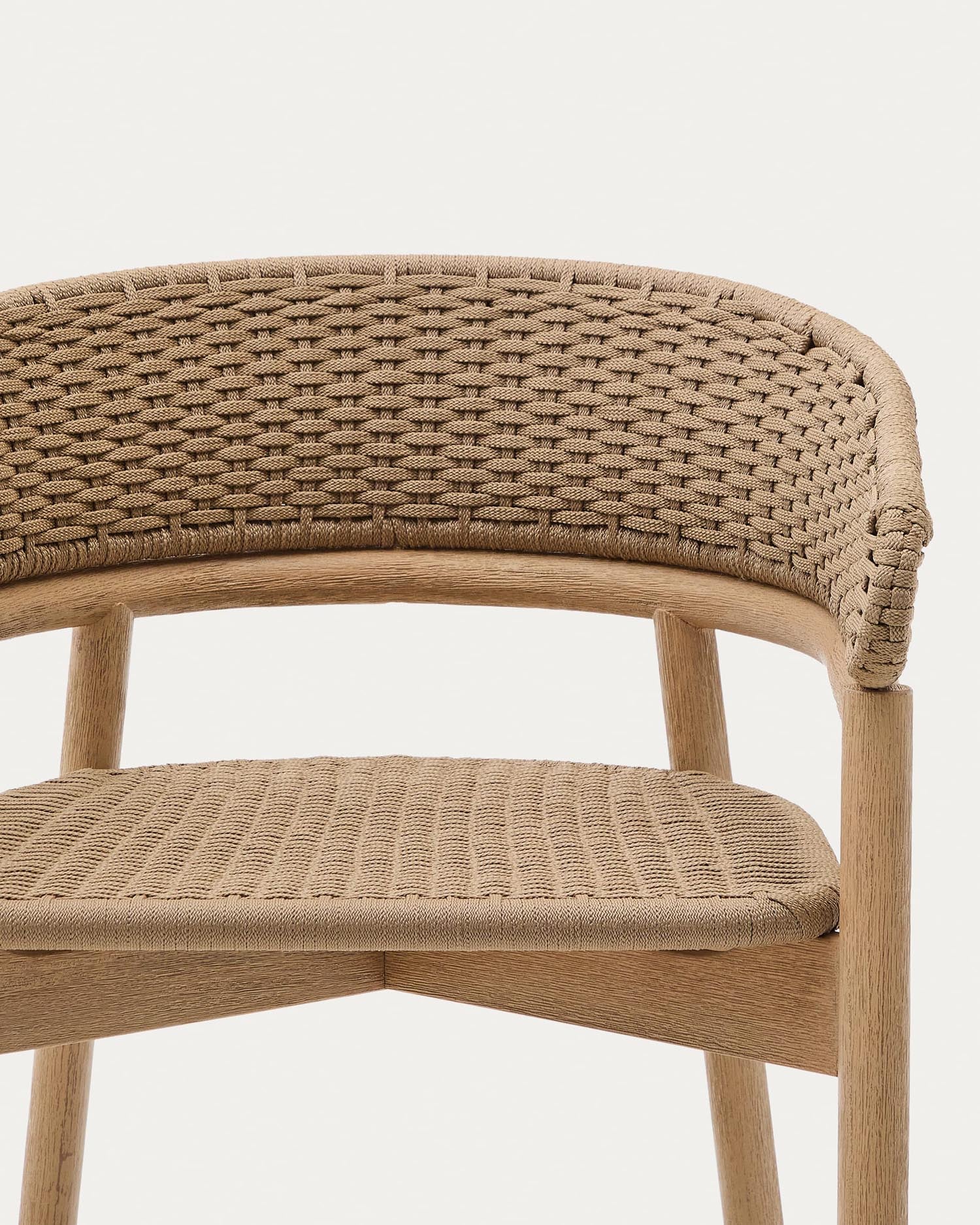 Hocker Arinella aus massivem Akazienholz mit Finish in natürlichem Farbton und beige Seil  in Natur präsentiert im Onlineshop von KAQTU Design AG. Hocker Outdoor ist von Kave Home