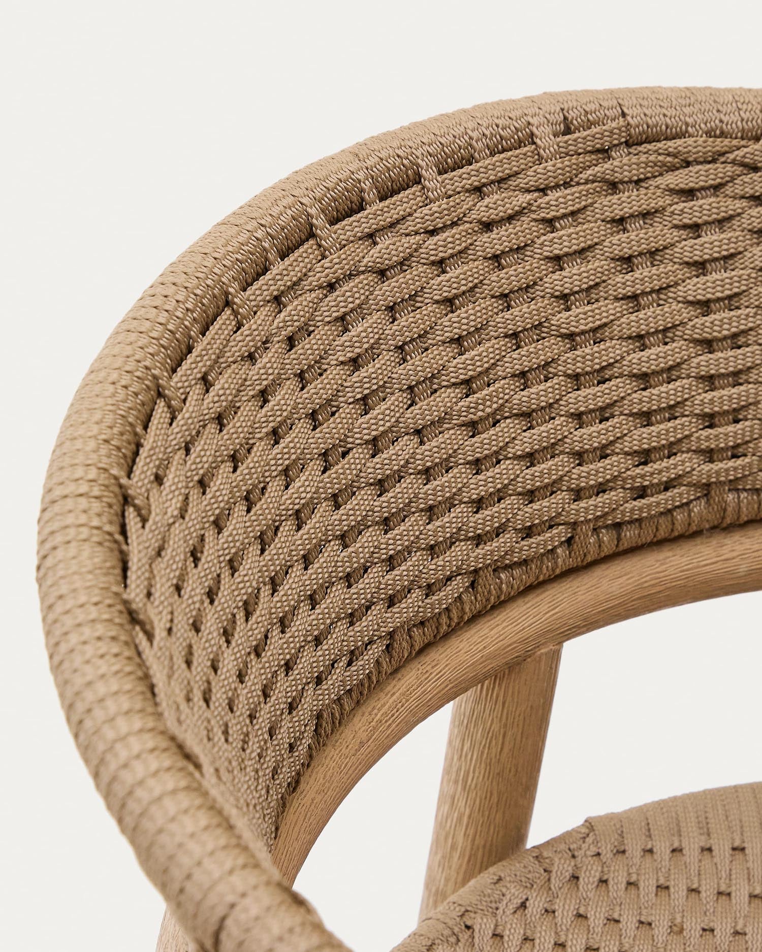 Hocker Arinella aus massivem Akazienholz mit Finish in natürlichem Farbton und beige Seil  in Natur präsentiert im Onlineshop von KAQTU Design AG. Hocker Outdoor ist von Kave Home