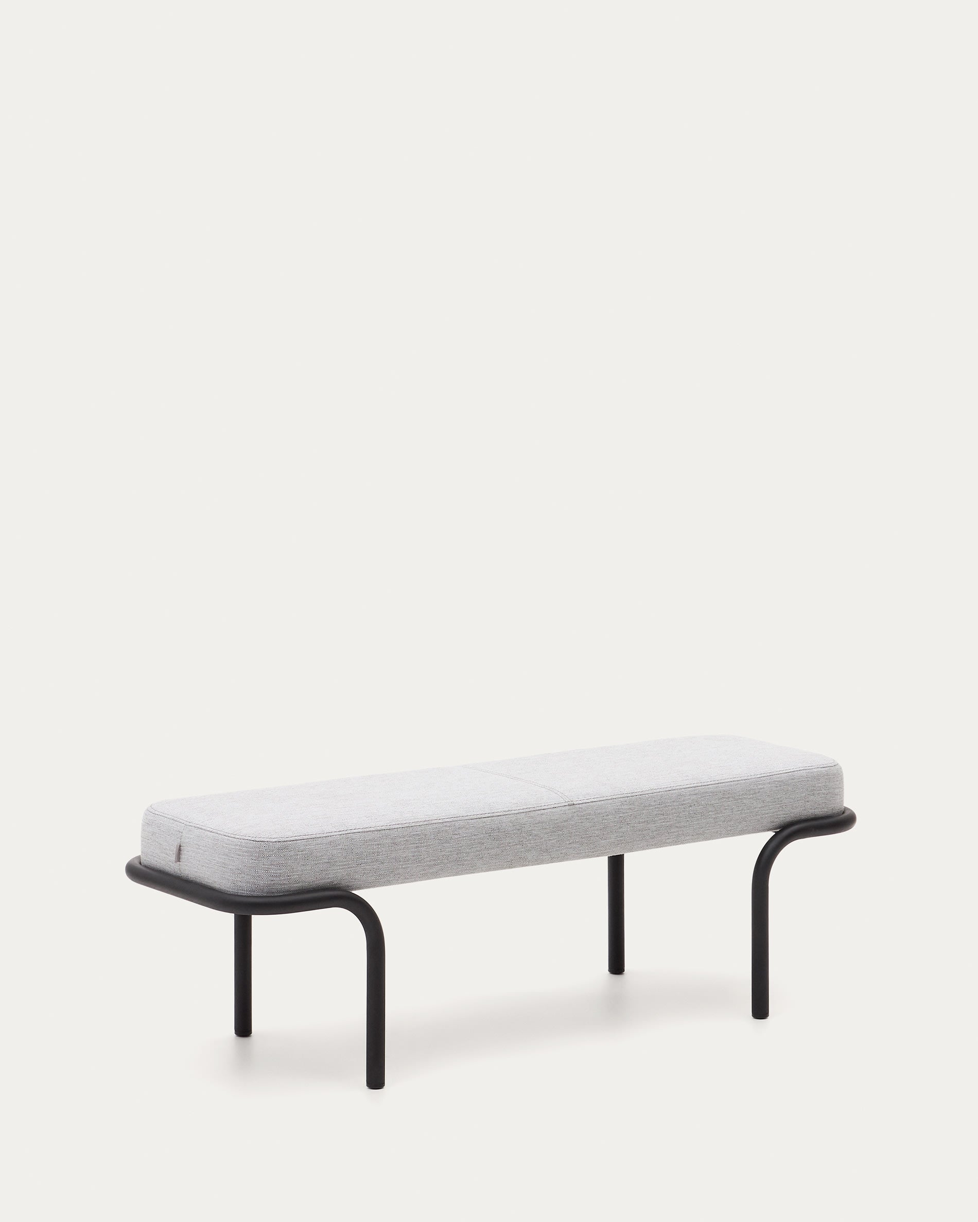 Compo Polsterbank in Grau und schwarzes Metallgestell 130 cm in Grau präsentiert im Onlineshop von KAQTU Design AG. Sitzbank ist von Kave Home