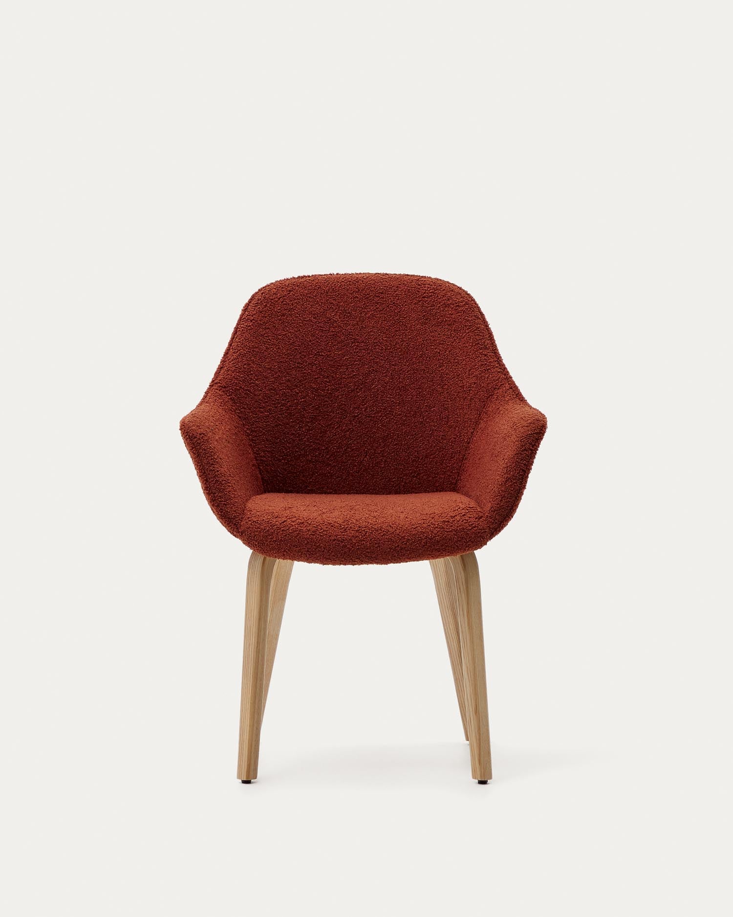 Aleli Stuhl mit Bouclé in Terrakotta Beine aus massivem Eschenholz mit natürlichem Finish in Terrakotta präsentiert im Onlineshop von KAQTU Design AG. Stuhl ist von Kave Home